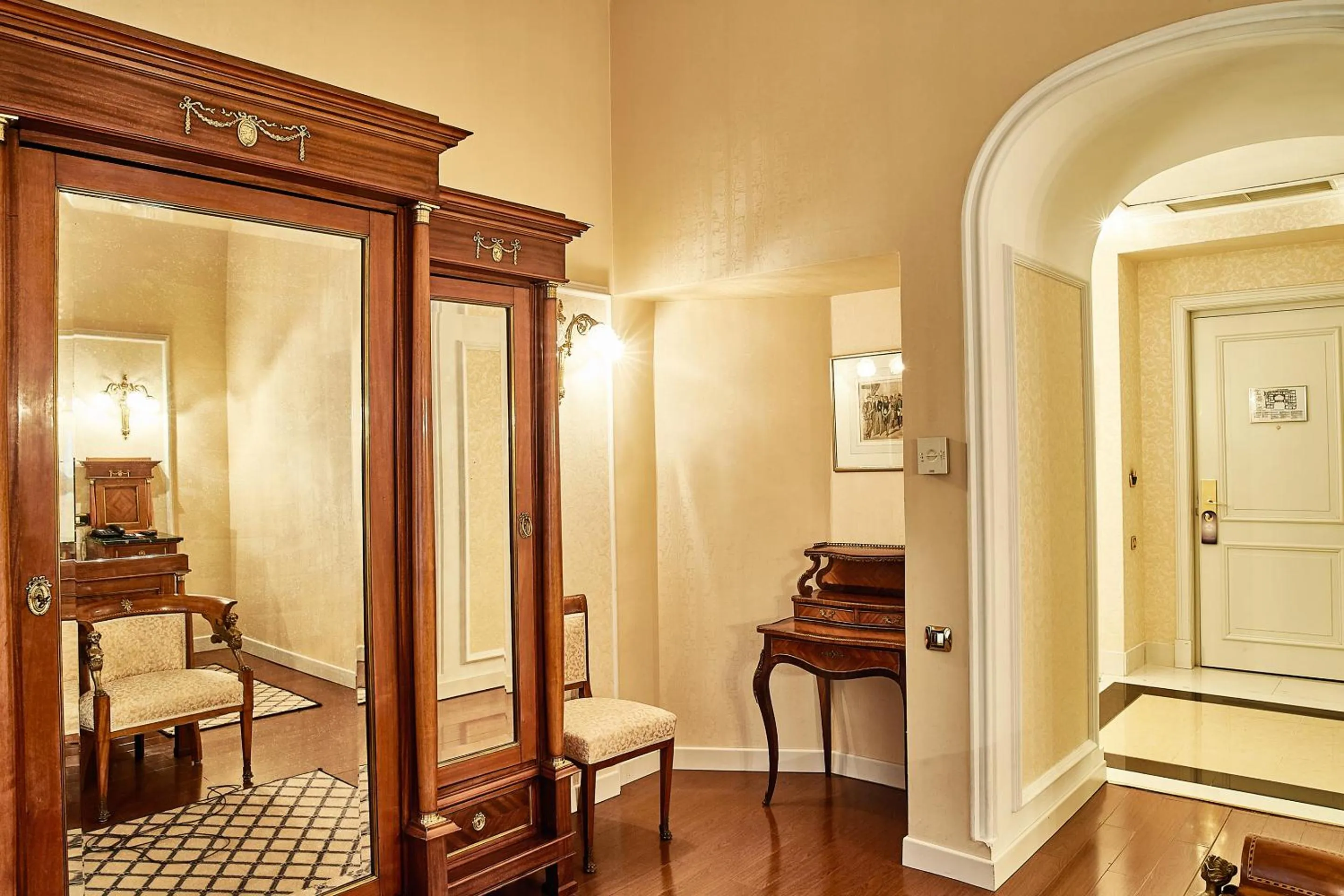 Photo of the whole room in Grand Hotel Continental Bucuresti