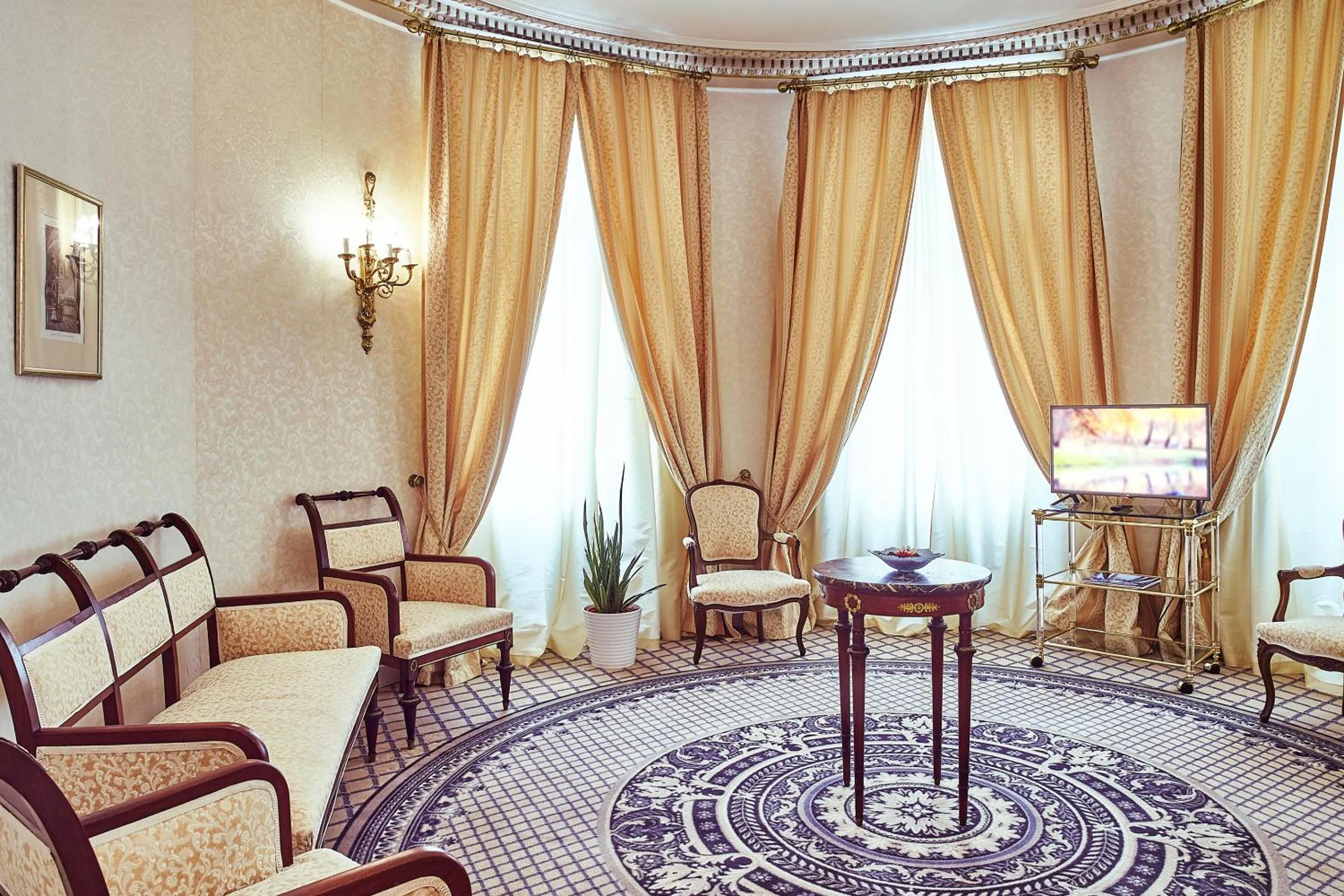 Living room in Grand Hotel Continental Bucuresti