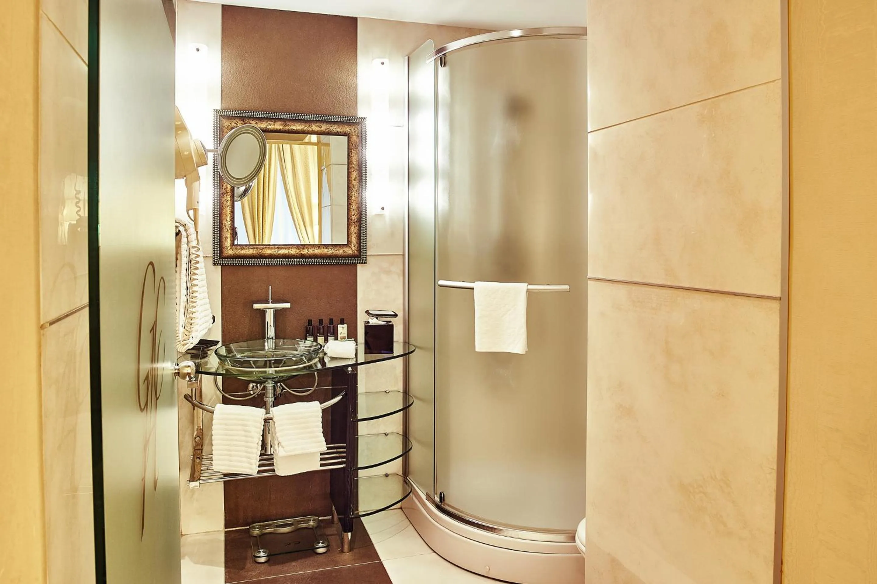 Bathroom in Grand Hotel Continental Bucuresti