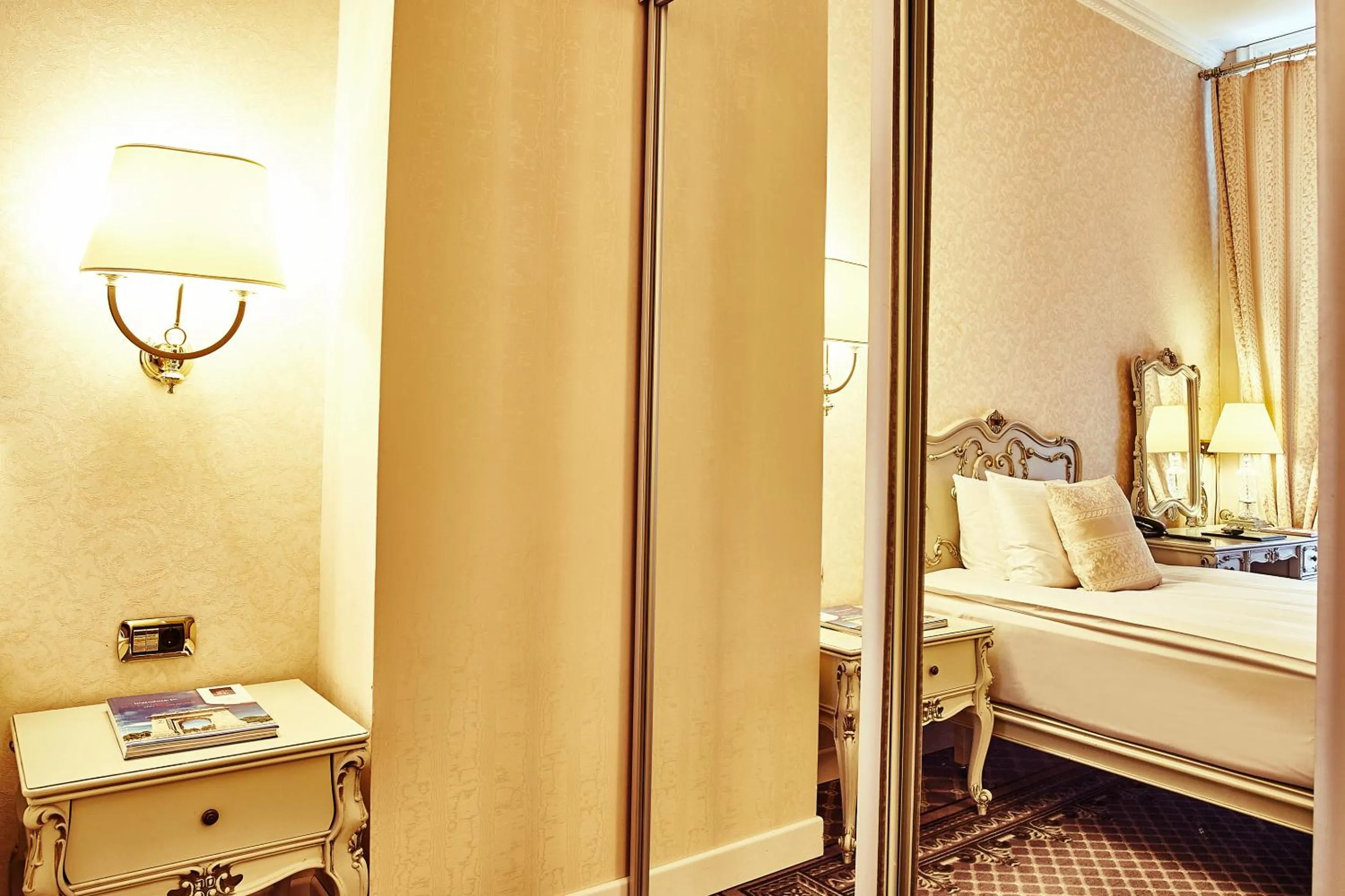 Photo of the whole room, Bed in Grand Hotel Continental Bucuresti