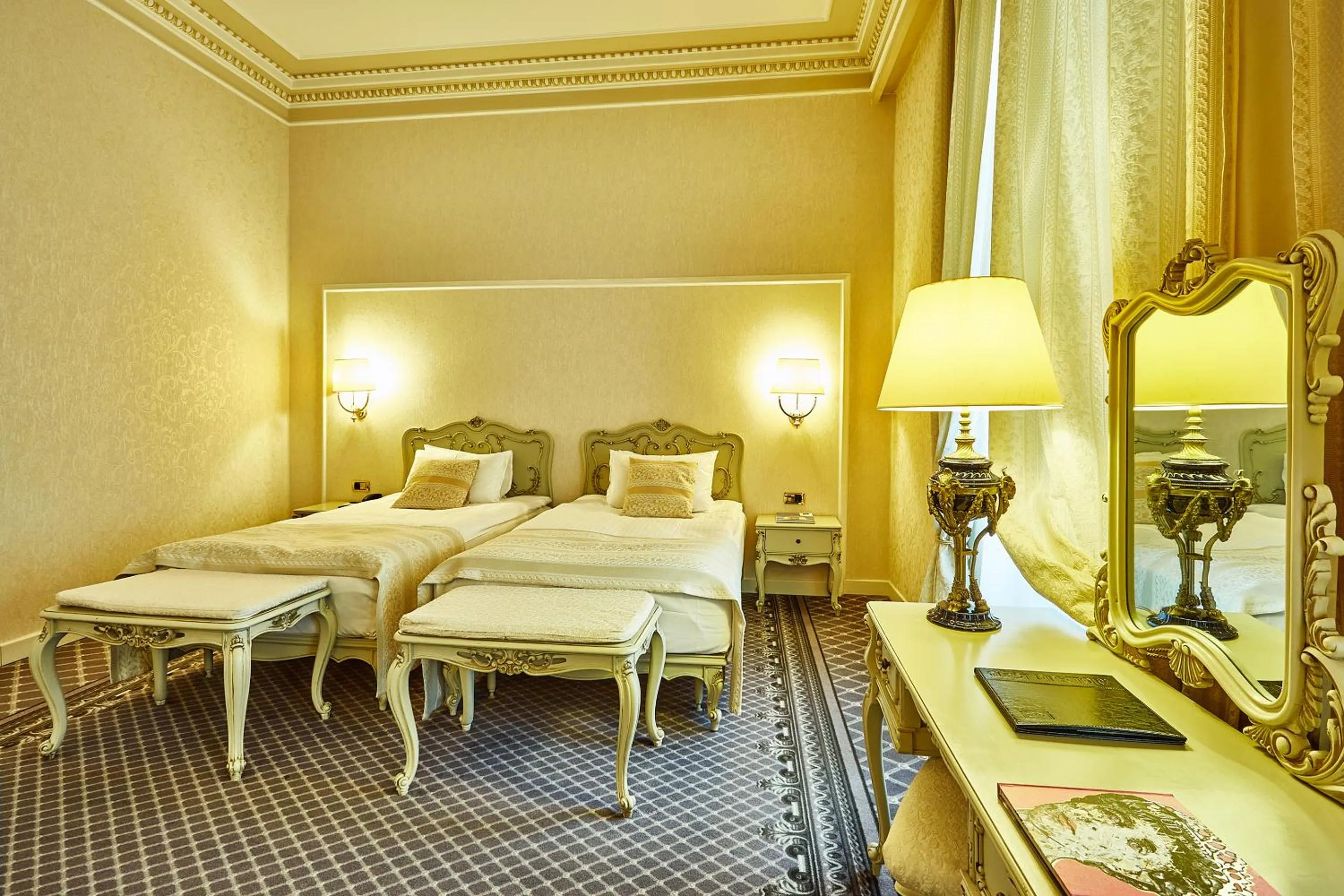 Photo of the whole room, Bed in Grand Hotel Continental Bucuresti