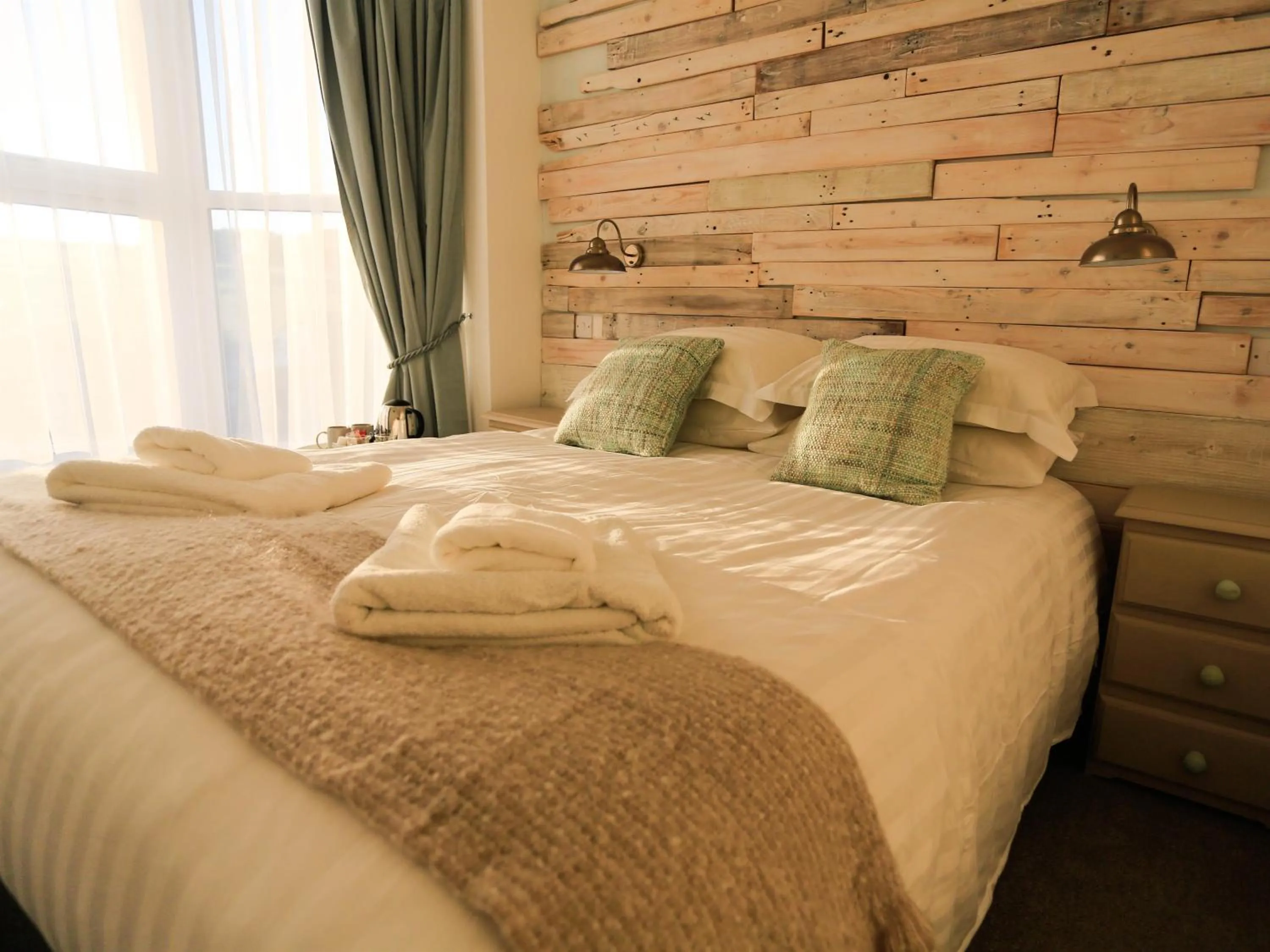 Bedroom, Bed in The Smugglers Rest