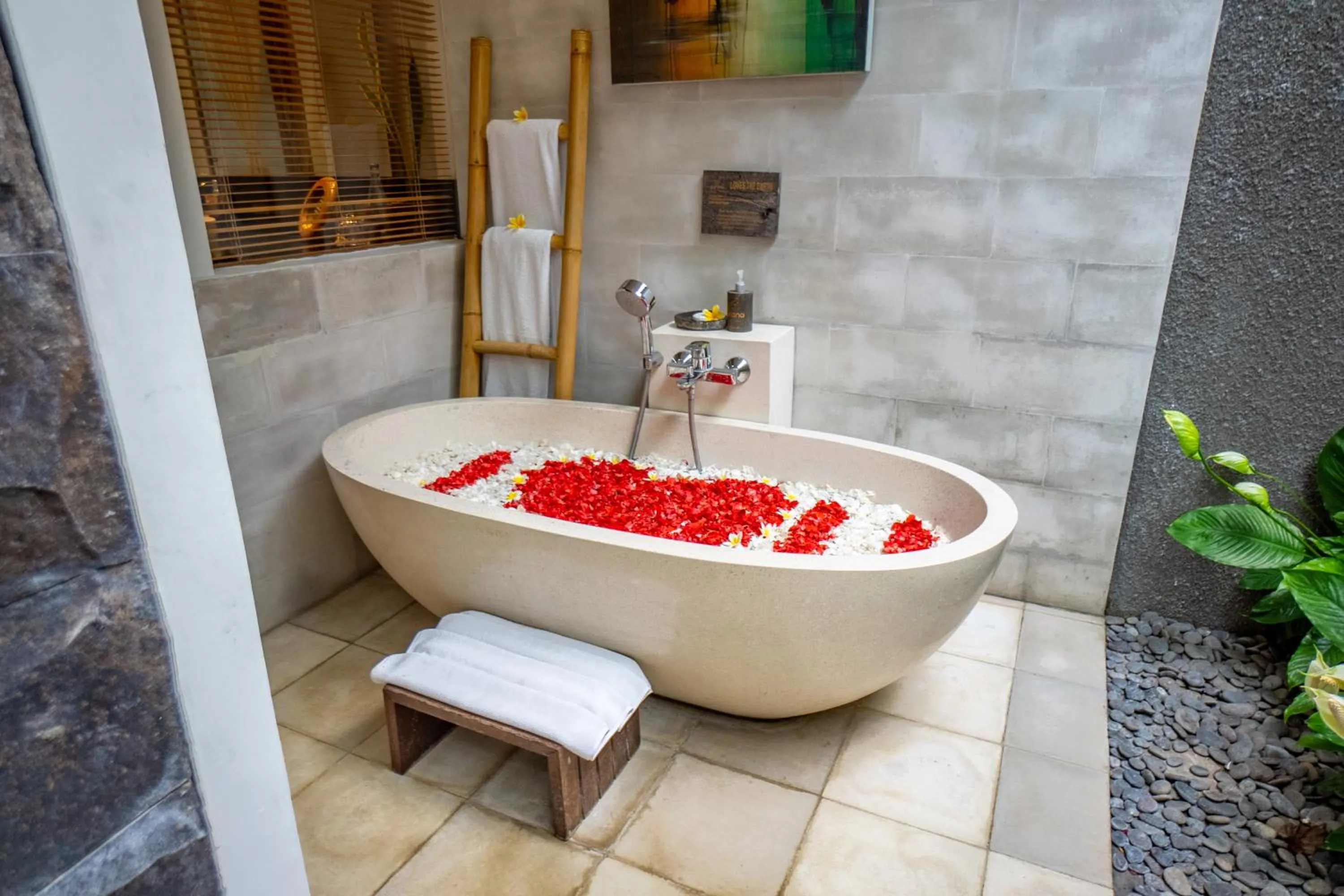 Bath in Purana Boutique Resort