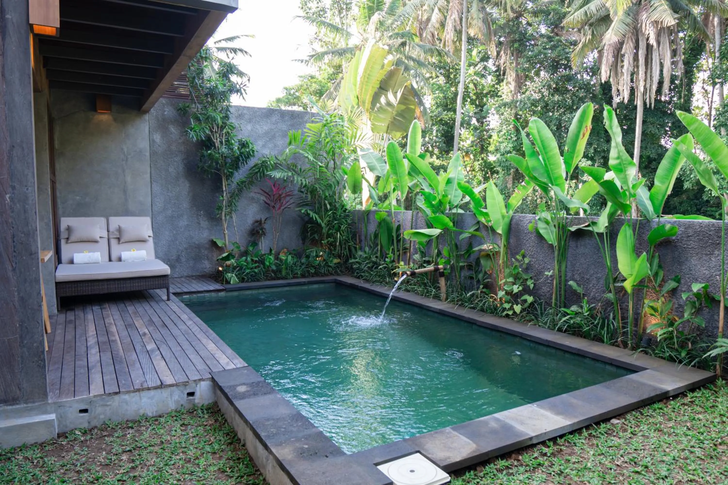 Swimming pool in Purana Boutique Resort