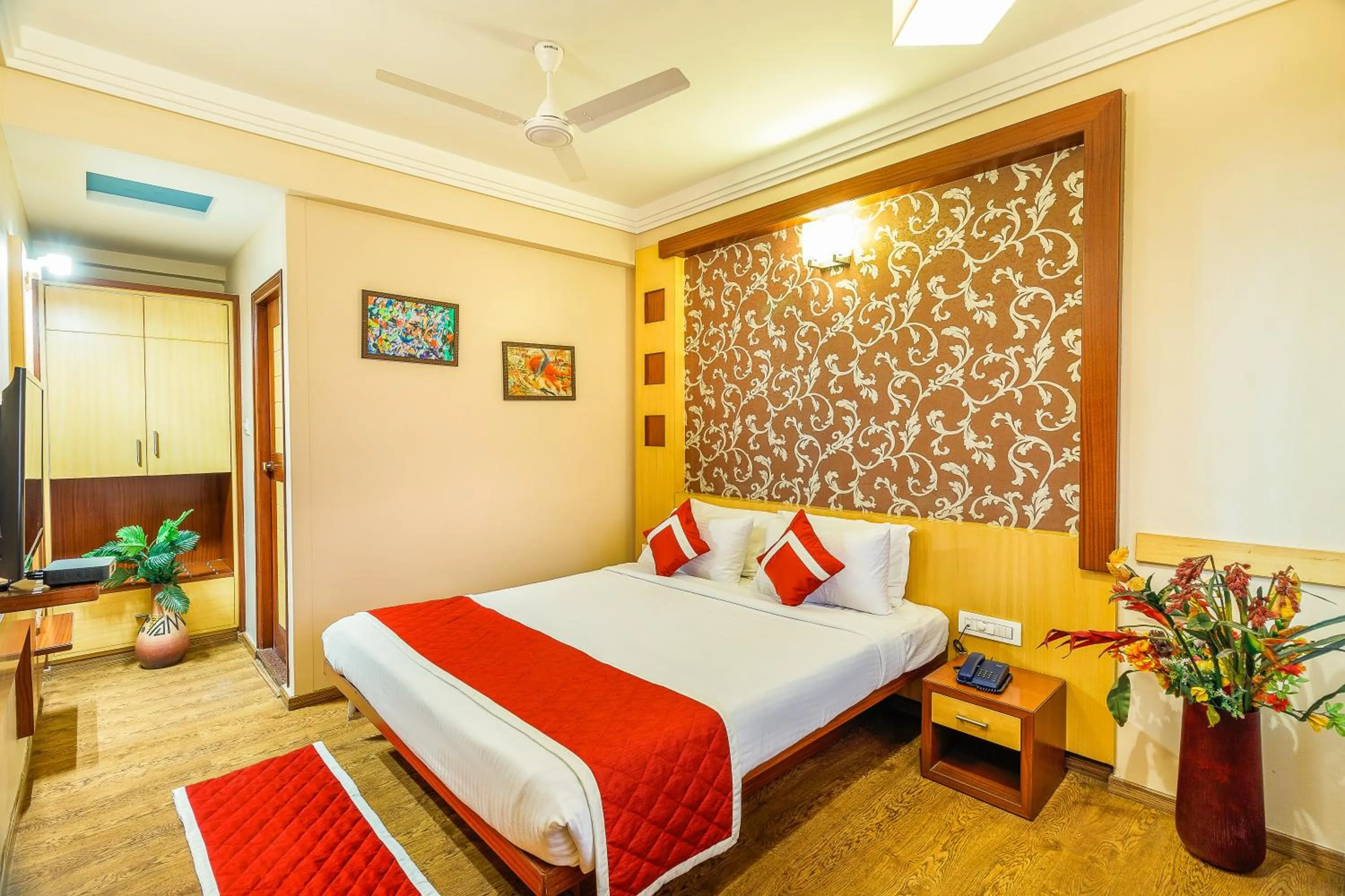 Photo of the whole room, Bed in Octave Kanthi Comforts