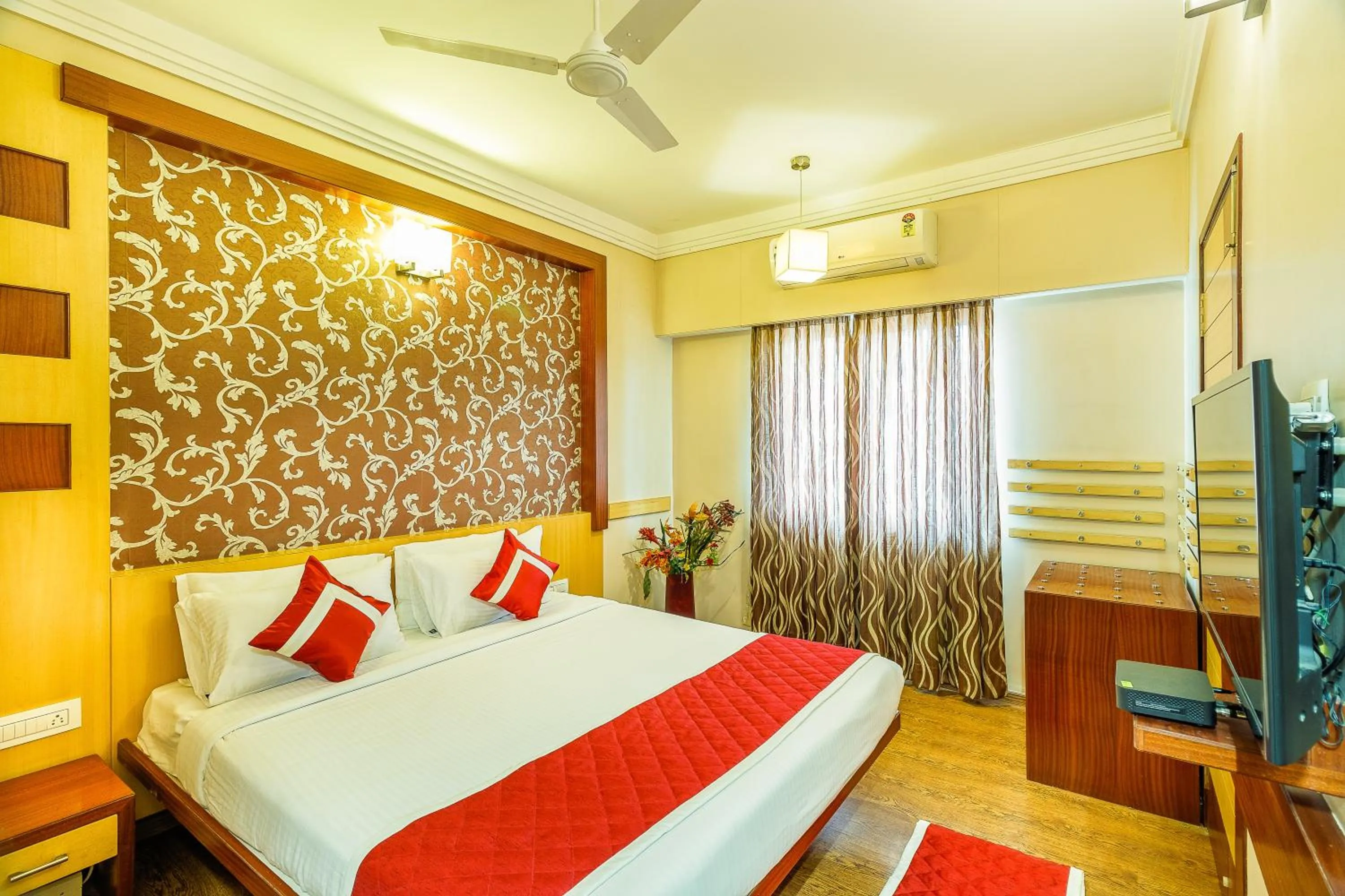 Photo of the whole room, Bed in Octave Kanthi Comforts