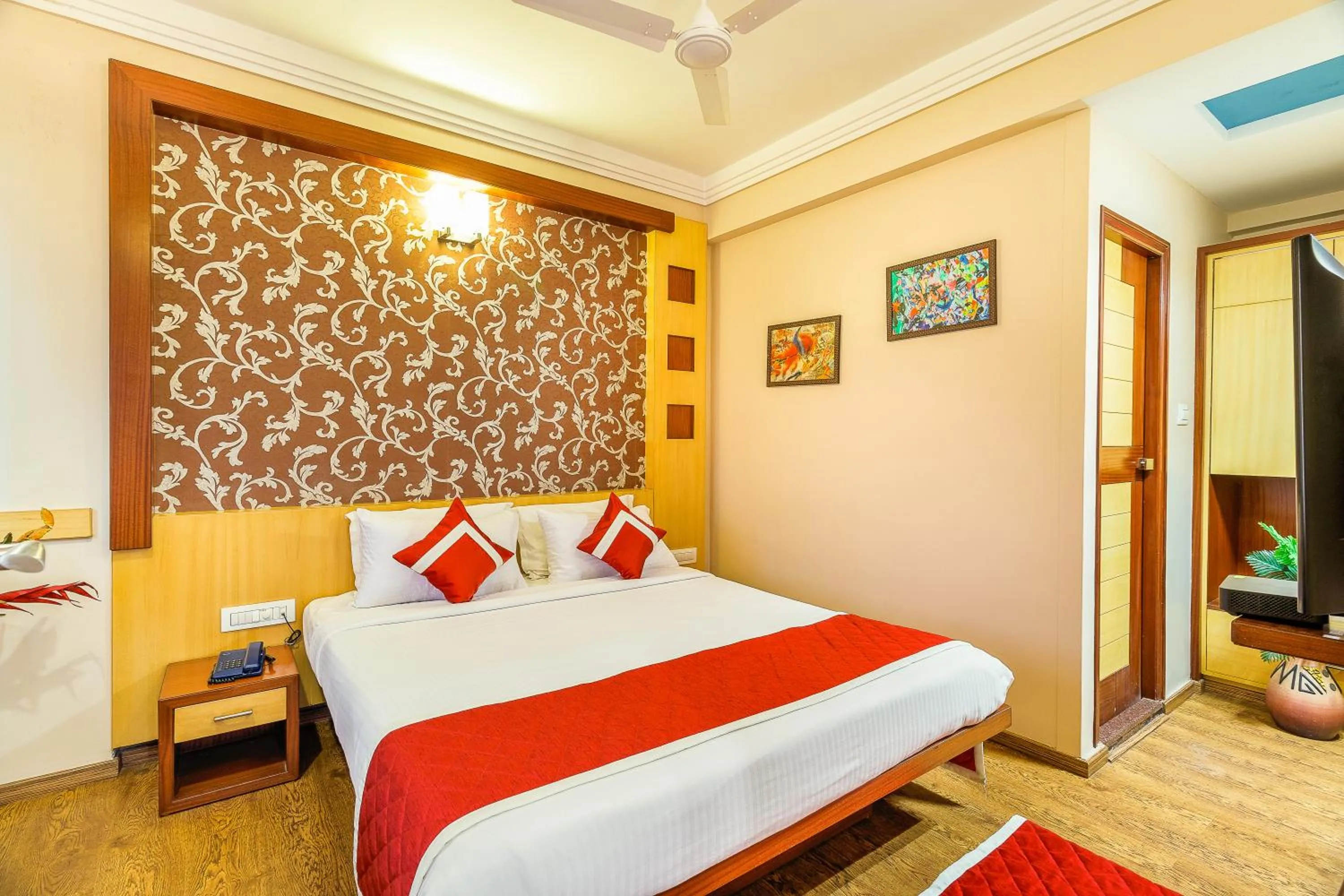 Photo of the whole room, Bed in Octave Kanthi Comforts