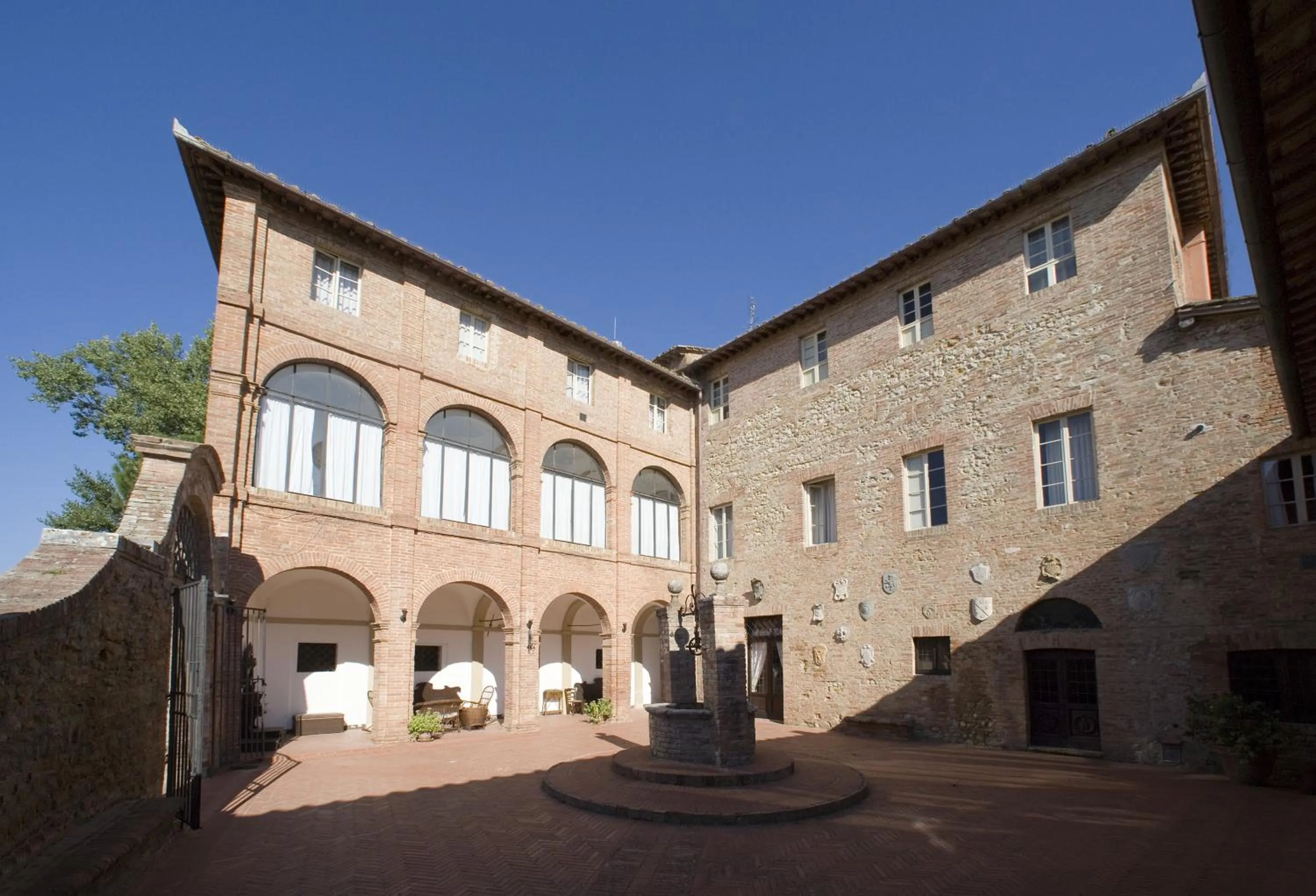 Property building in Borgo San Lorenzo a Linari