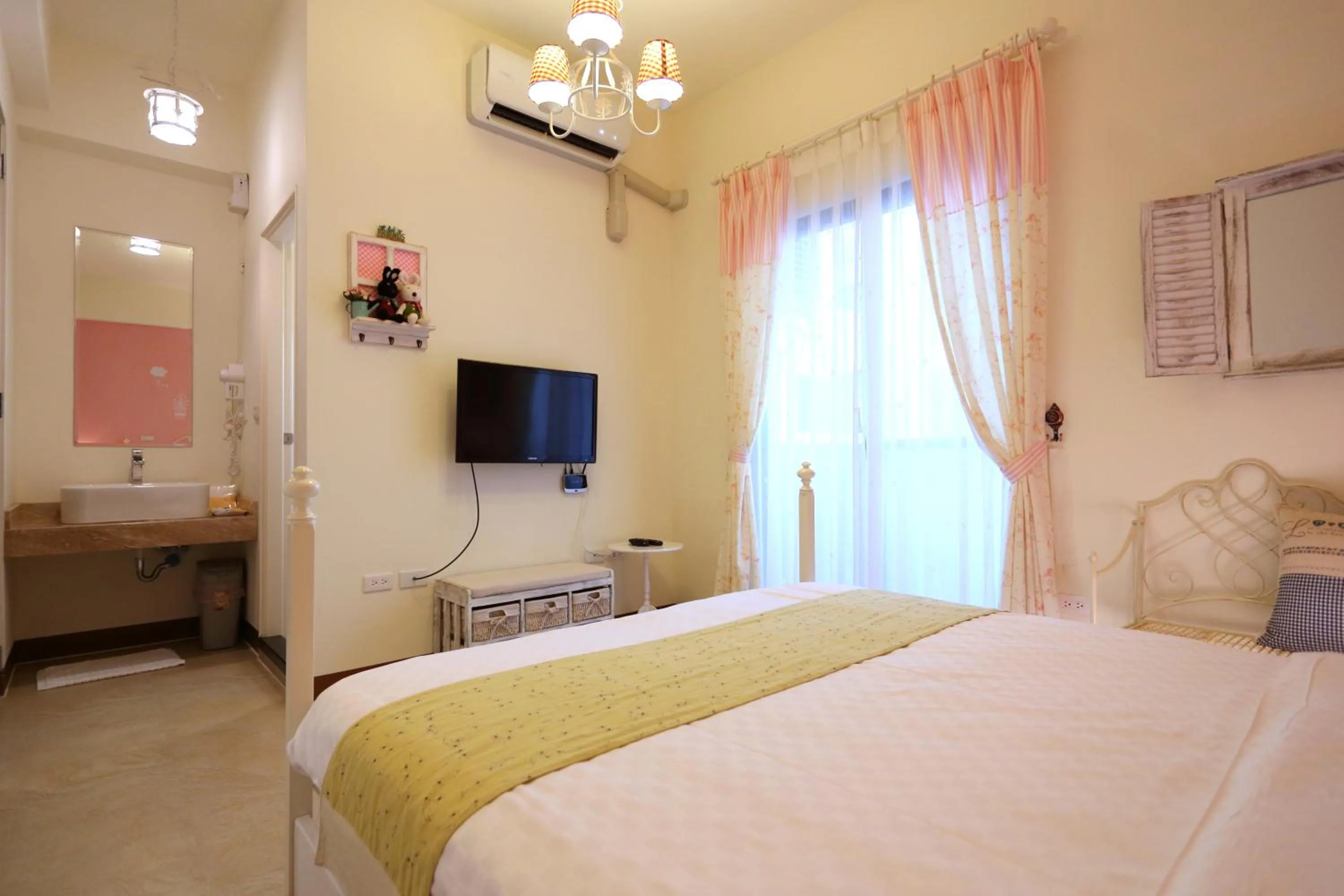 Shower, Bed in Hualien Edinburgh Homestay