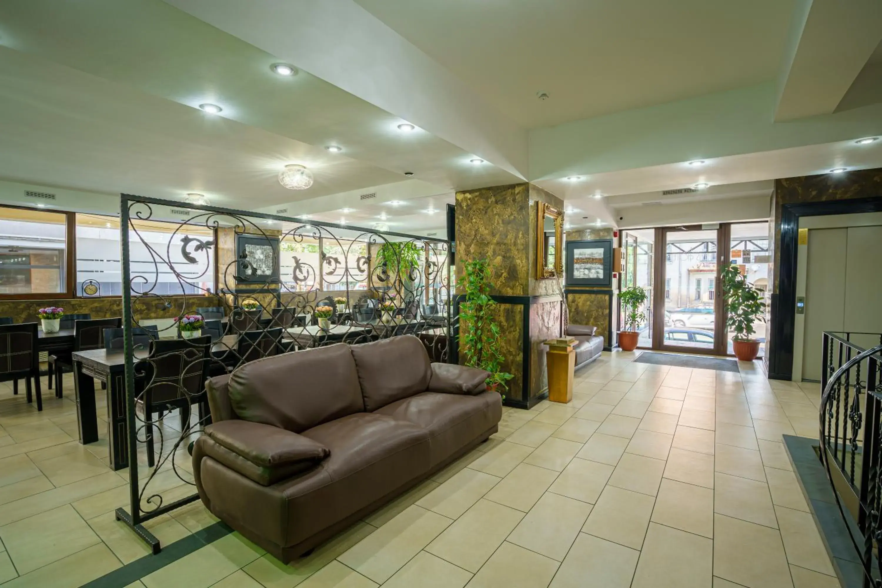 Restaurant/places to eat in Avis Hotel By WS Group Restaurant/places to eat in Avis Hotel By WS Group