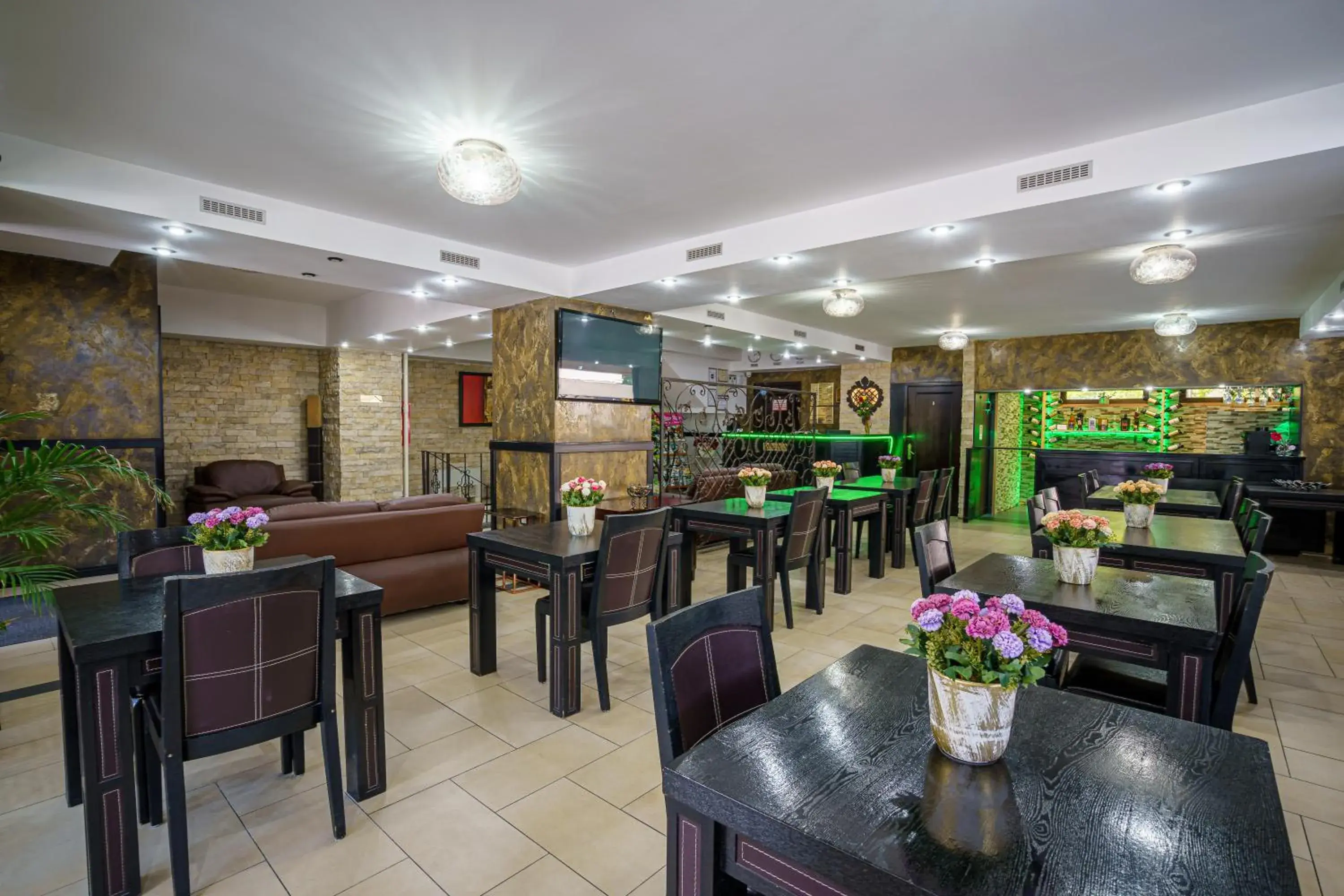 Restaurant/places to eat in Avis Hotel By WS Group Restaurant/places to eat in Avis Hotel By WS Group