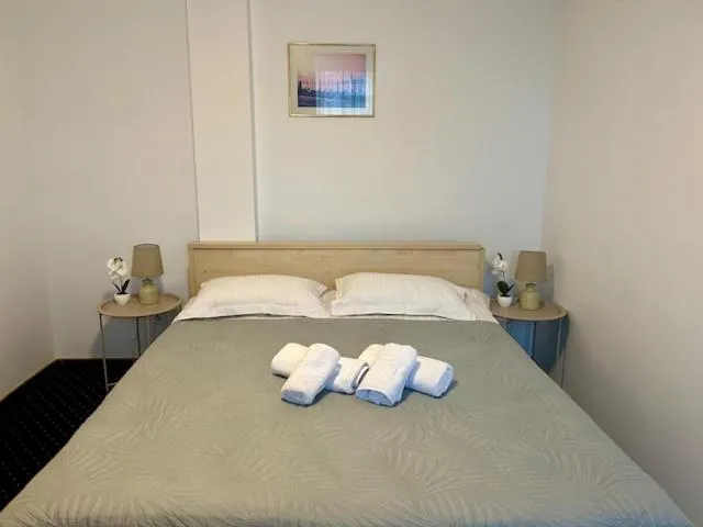 Bed in Hotel Pacific