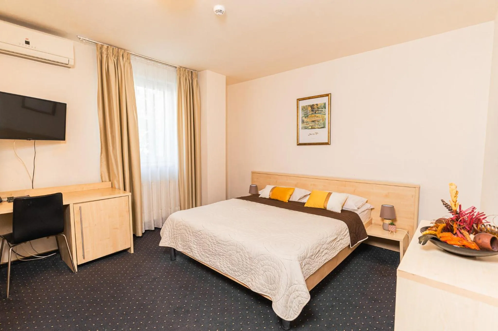 Bed in Hotel Pacific