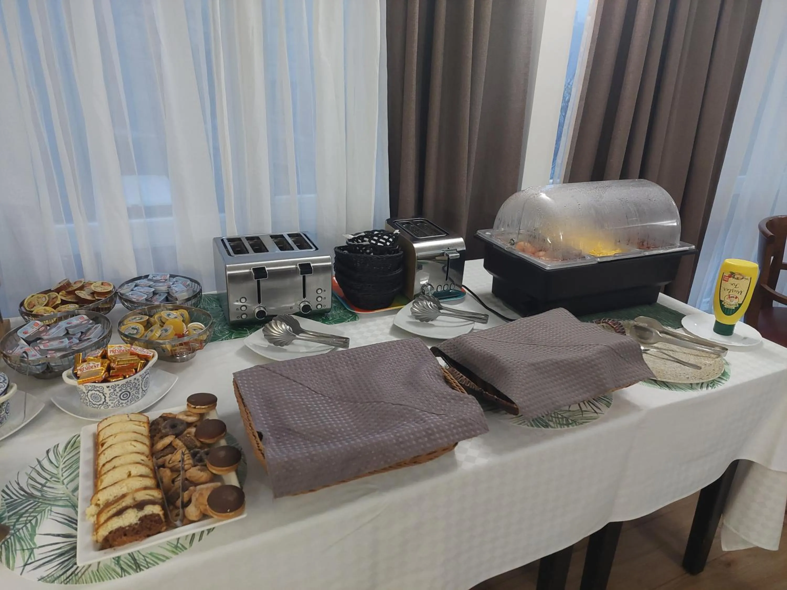 Buffet breakfast in Hotel Pacific