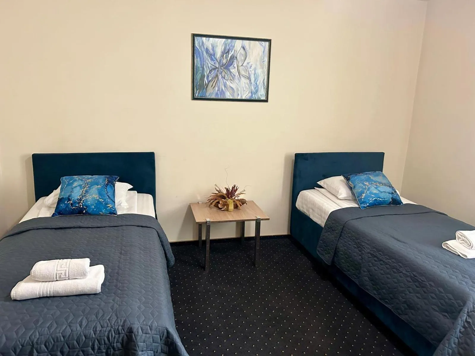 Photo of the whole room, Bed in Hotel Pacific