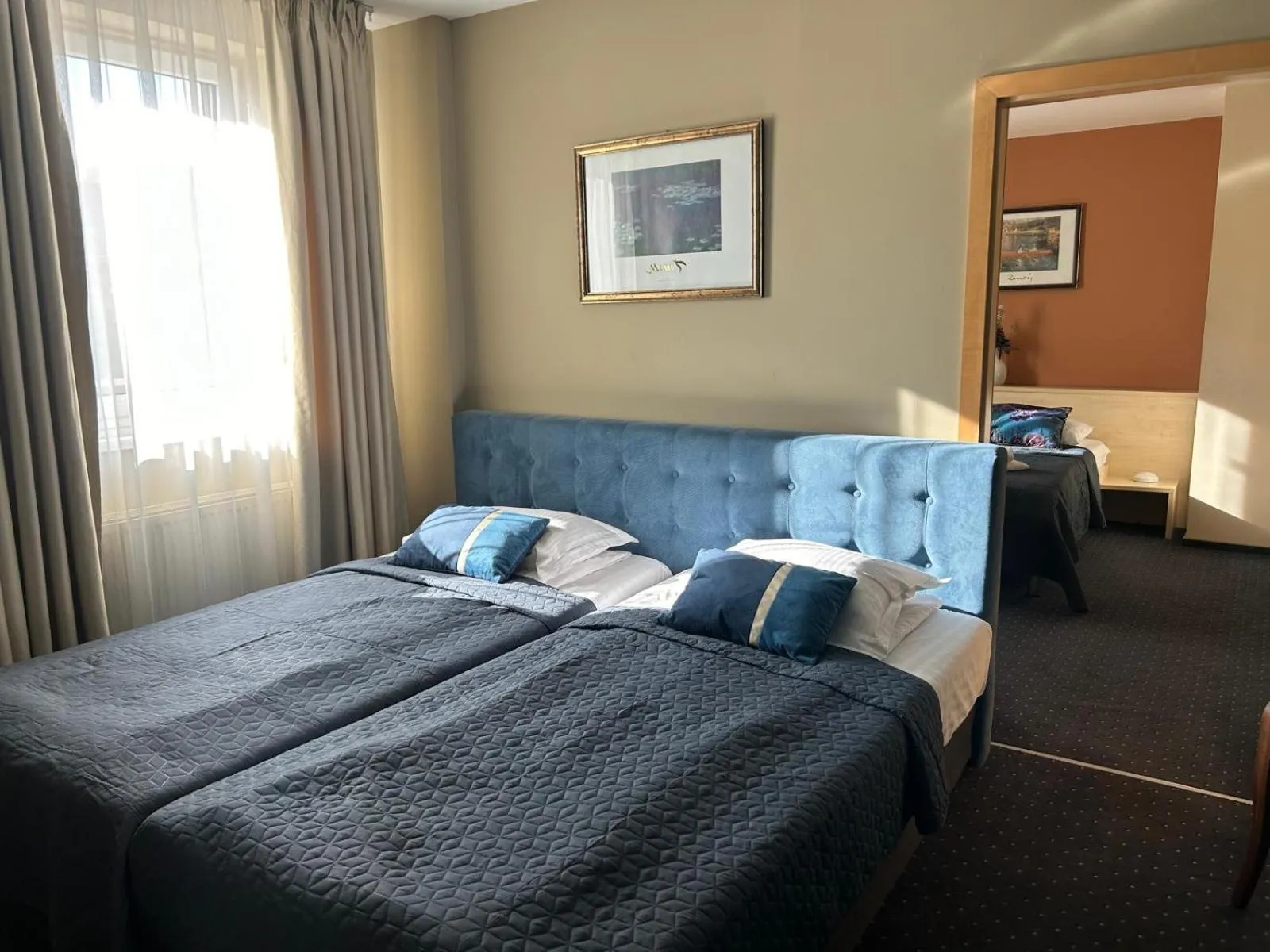 Photo of the whole room, Bed in Hotel Pacific