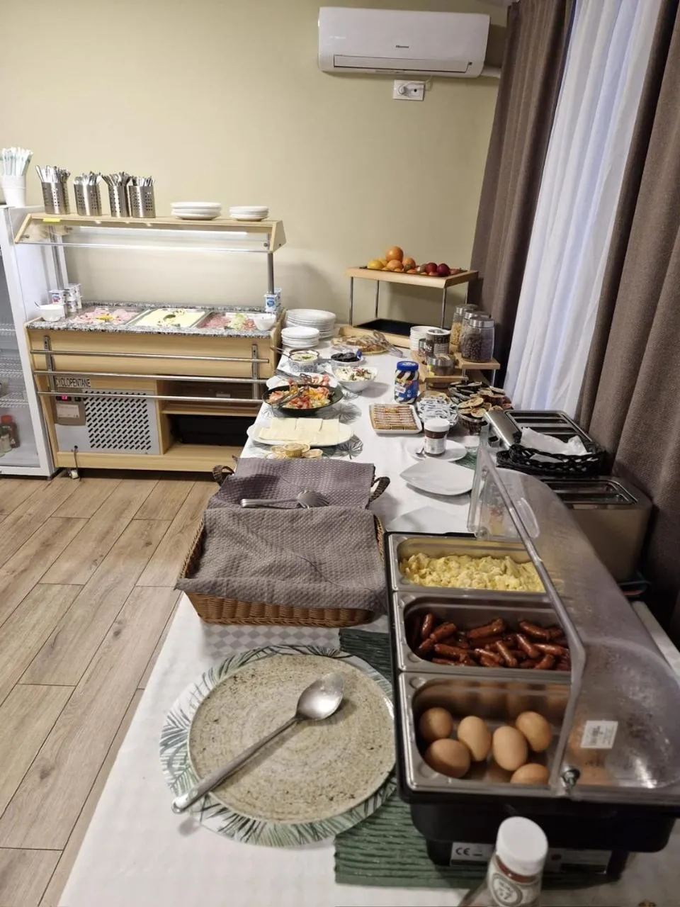 Breakfast in Hotel Pacific