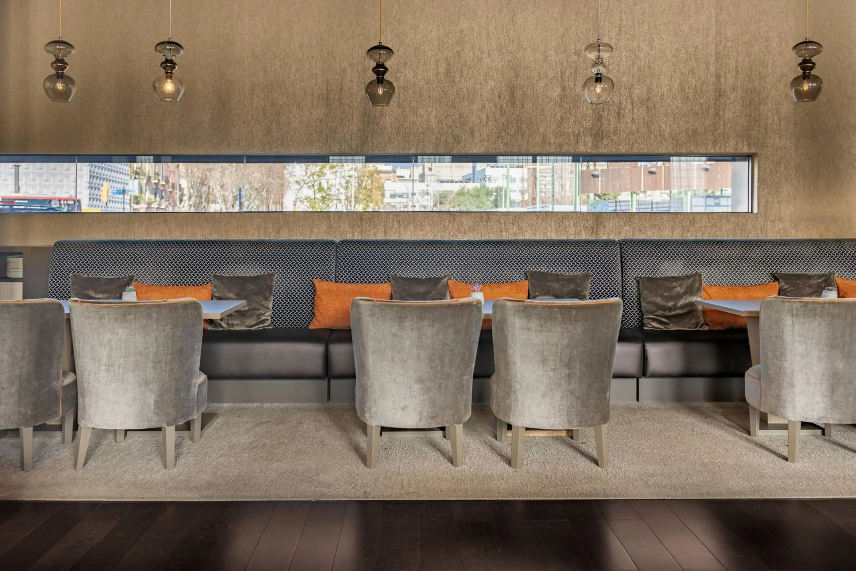 Lounge or bar in AC Hotel Sants by Marriott