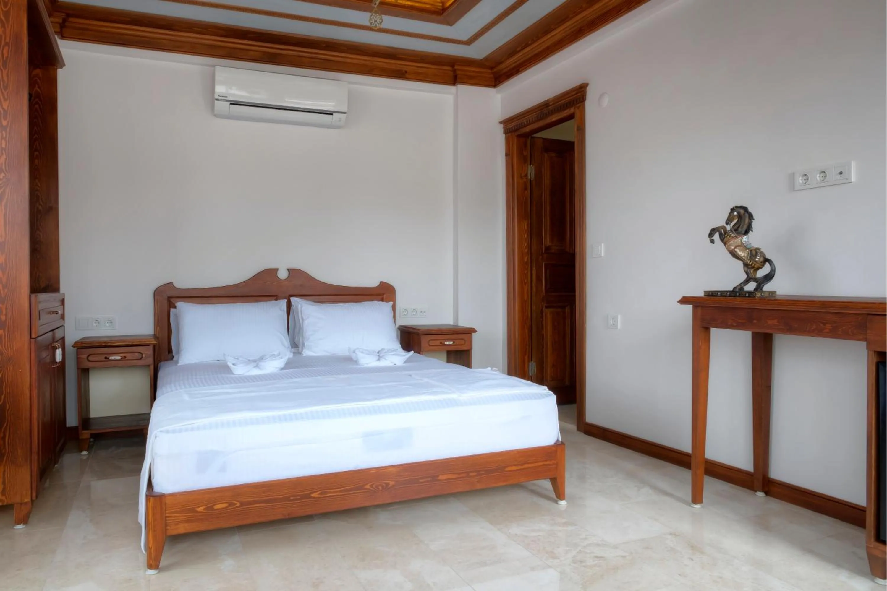 Property building, Bed in Hotel Mary's House