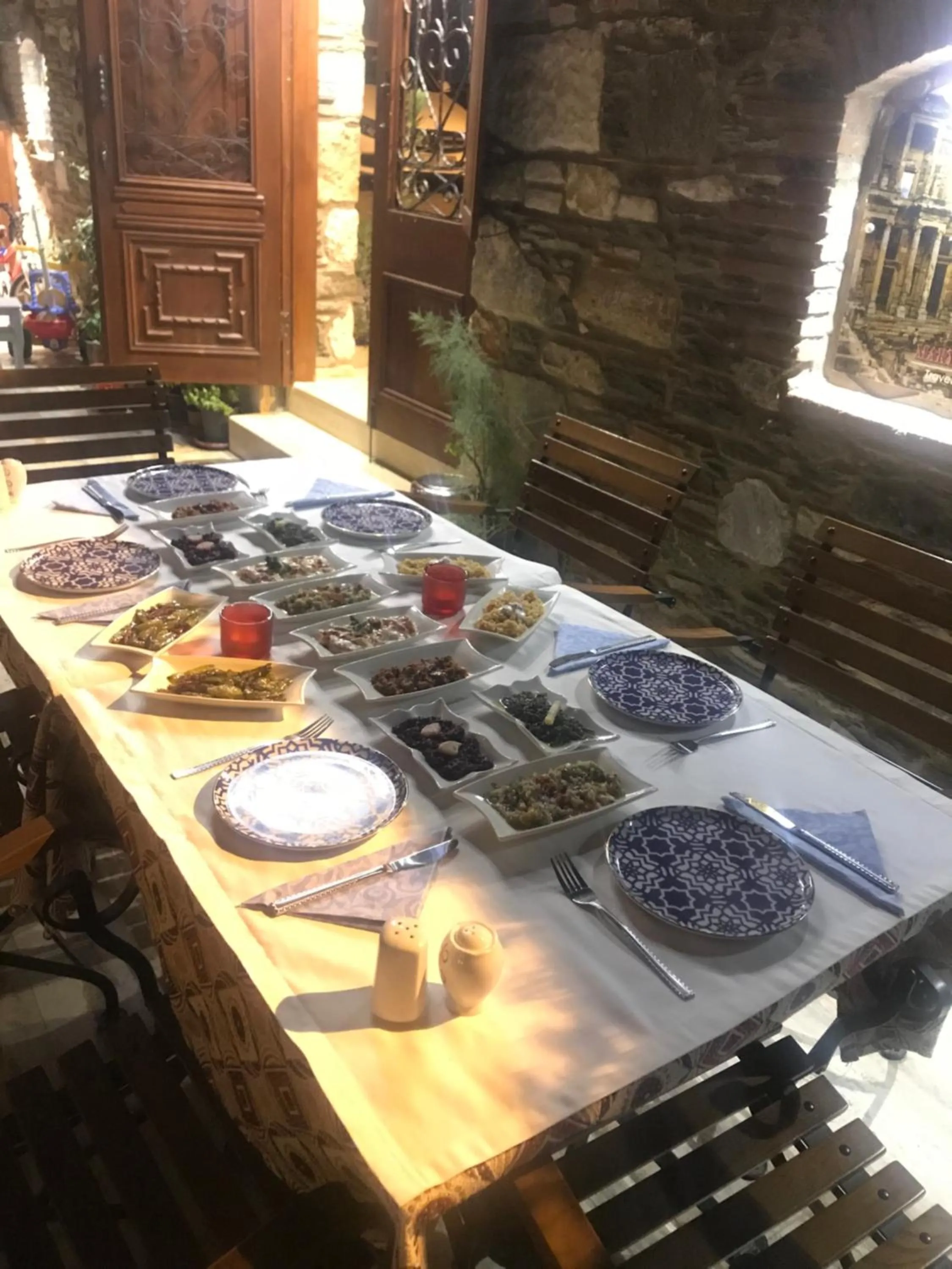 Restaurant/places to eat in Hotel Mary's House