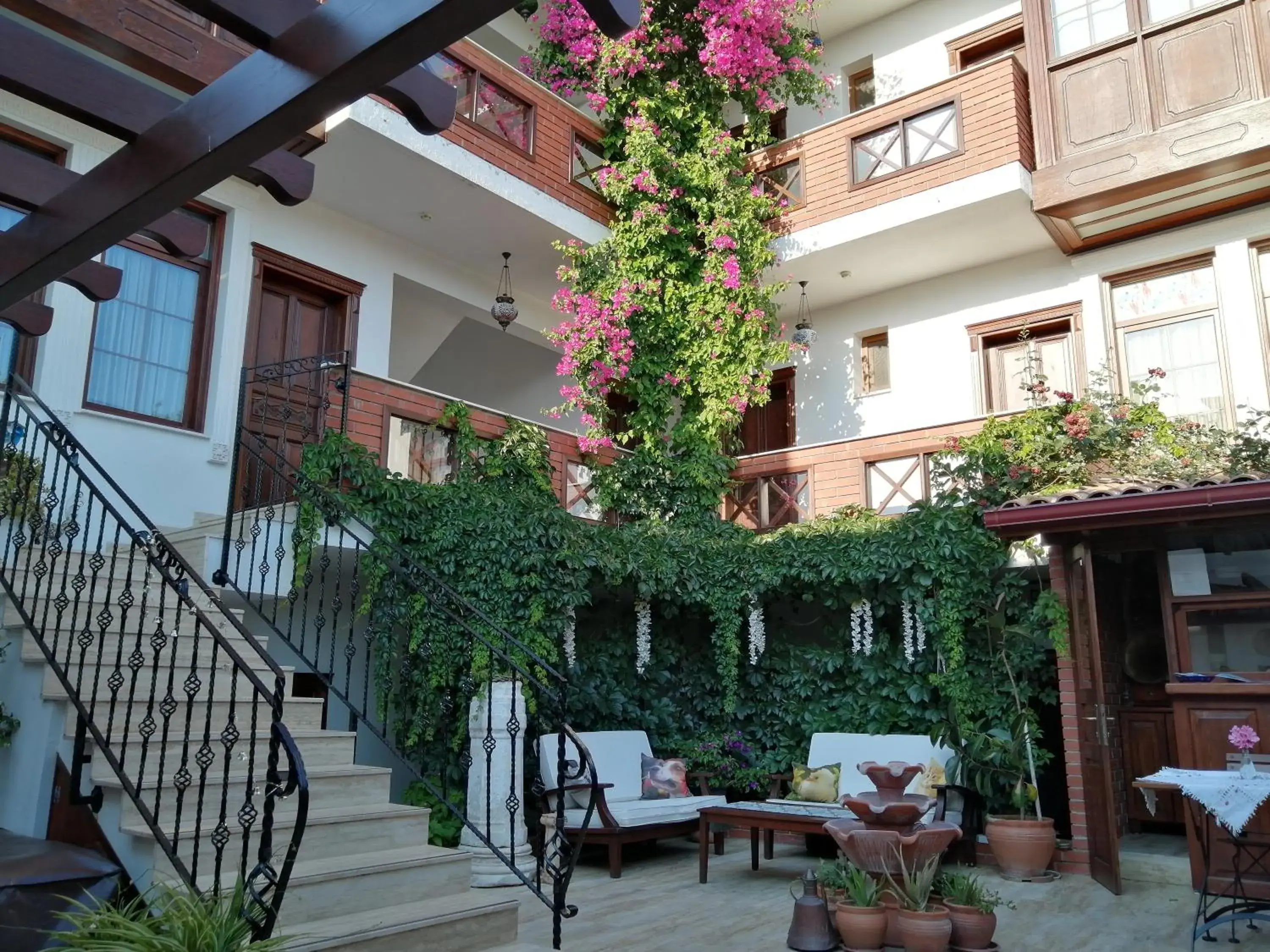 Property building in Hotel Mary's House Property building in Hotel Mary's House