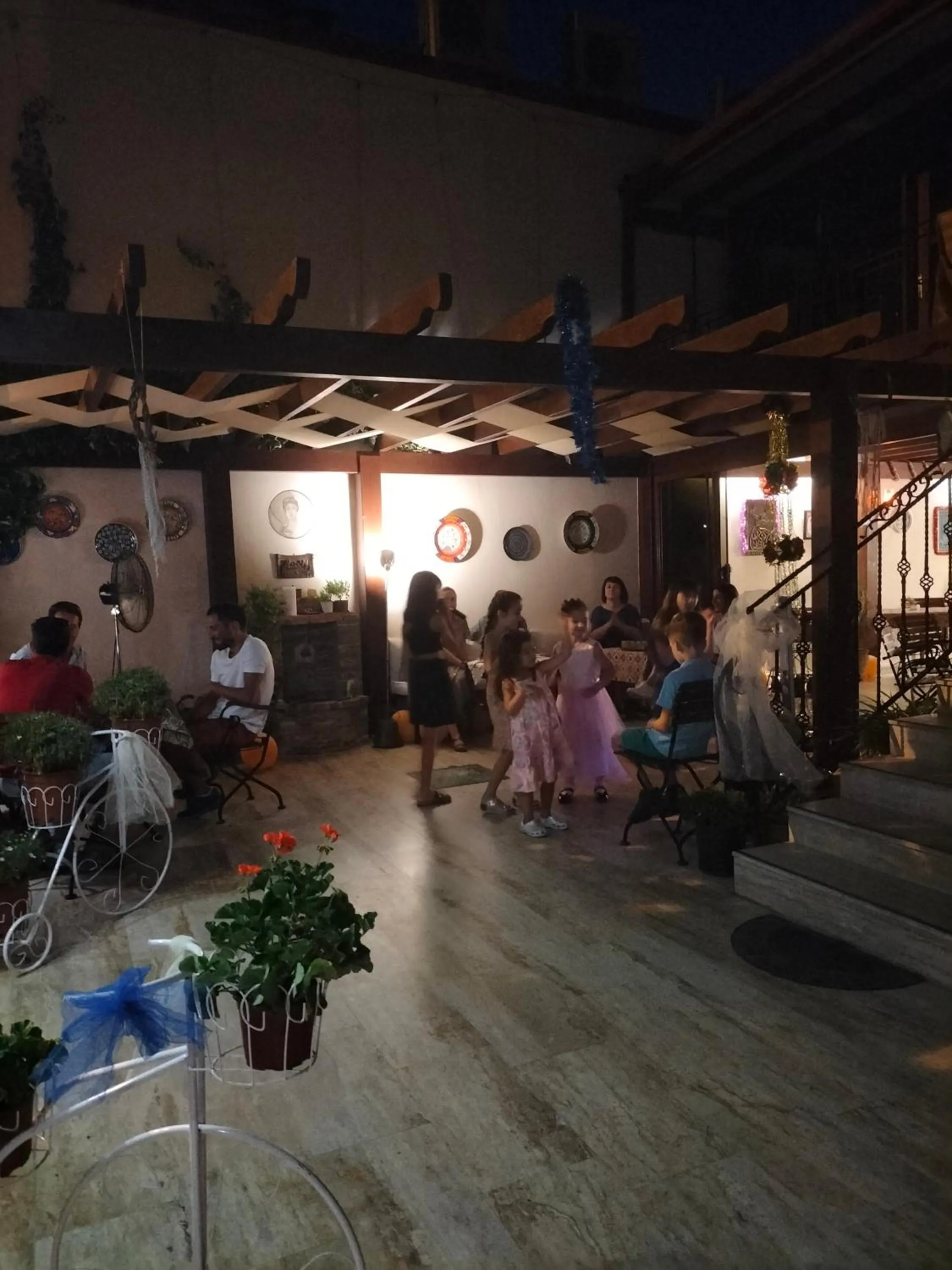 Restaurant/places to eat in Hotel Mary's House