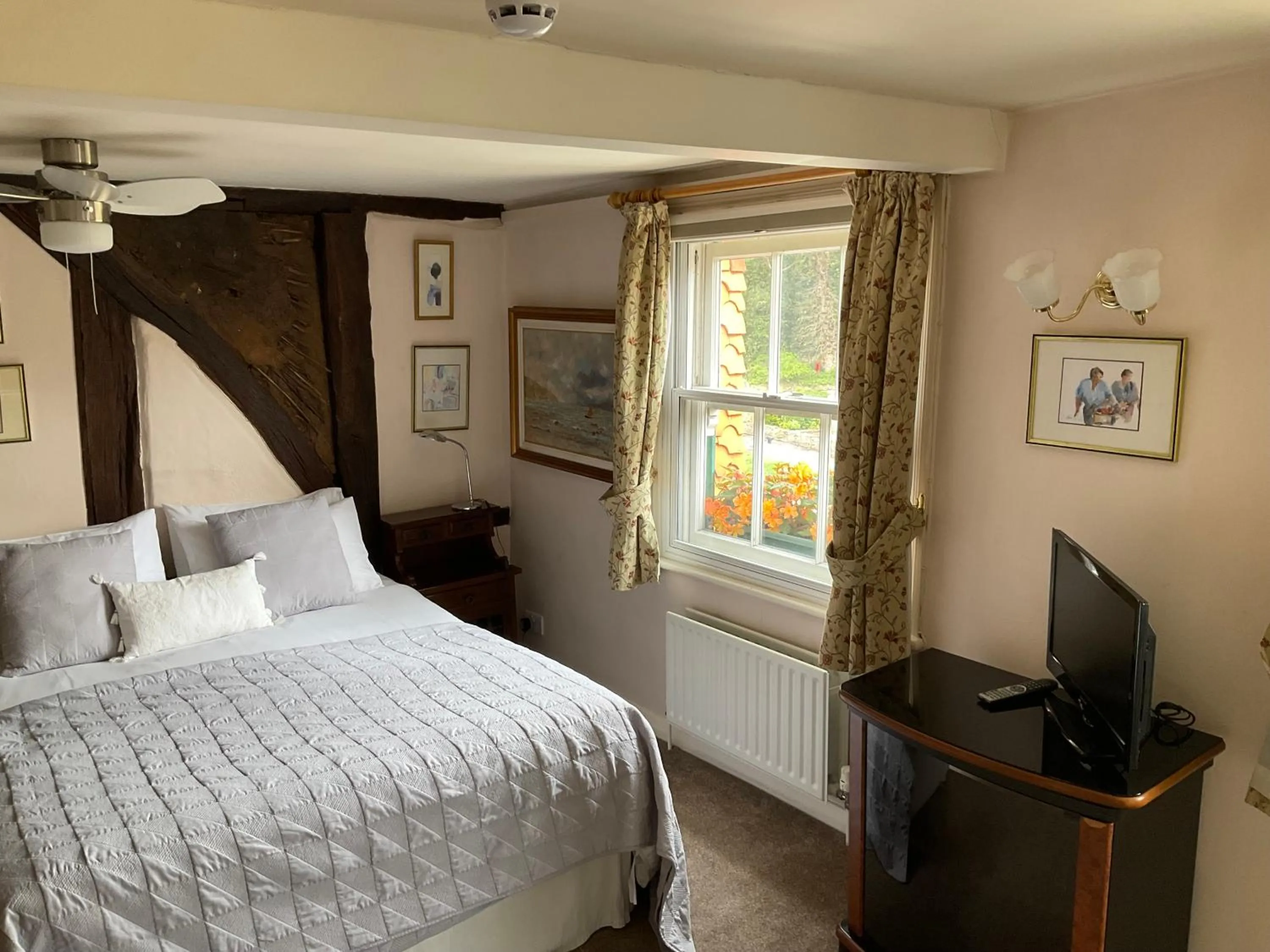 Bed in The Jolly Farmer