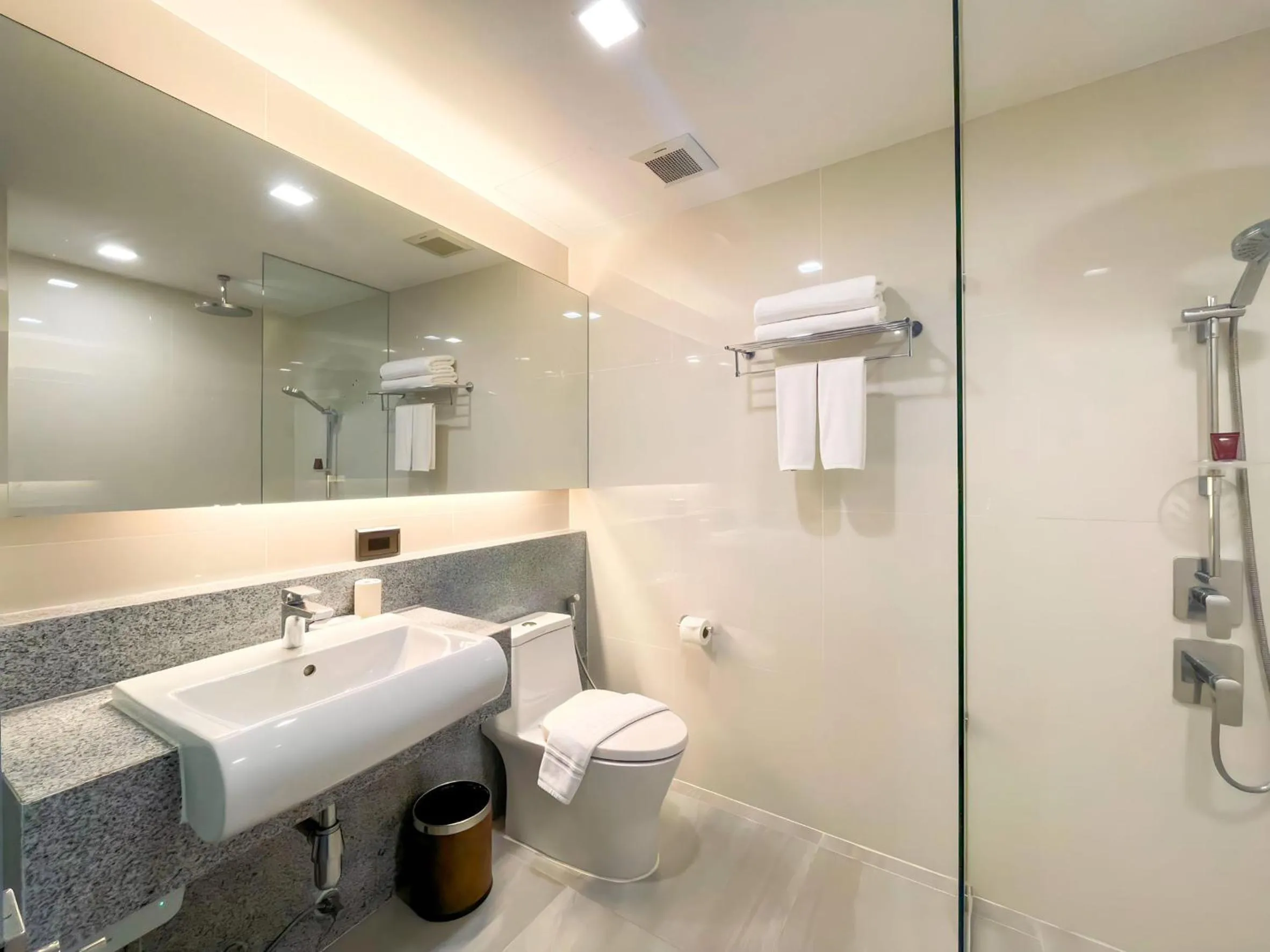 Shower in Aspira Sukhumvit