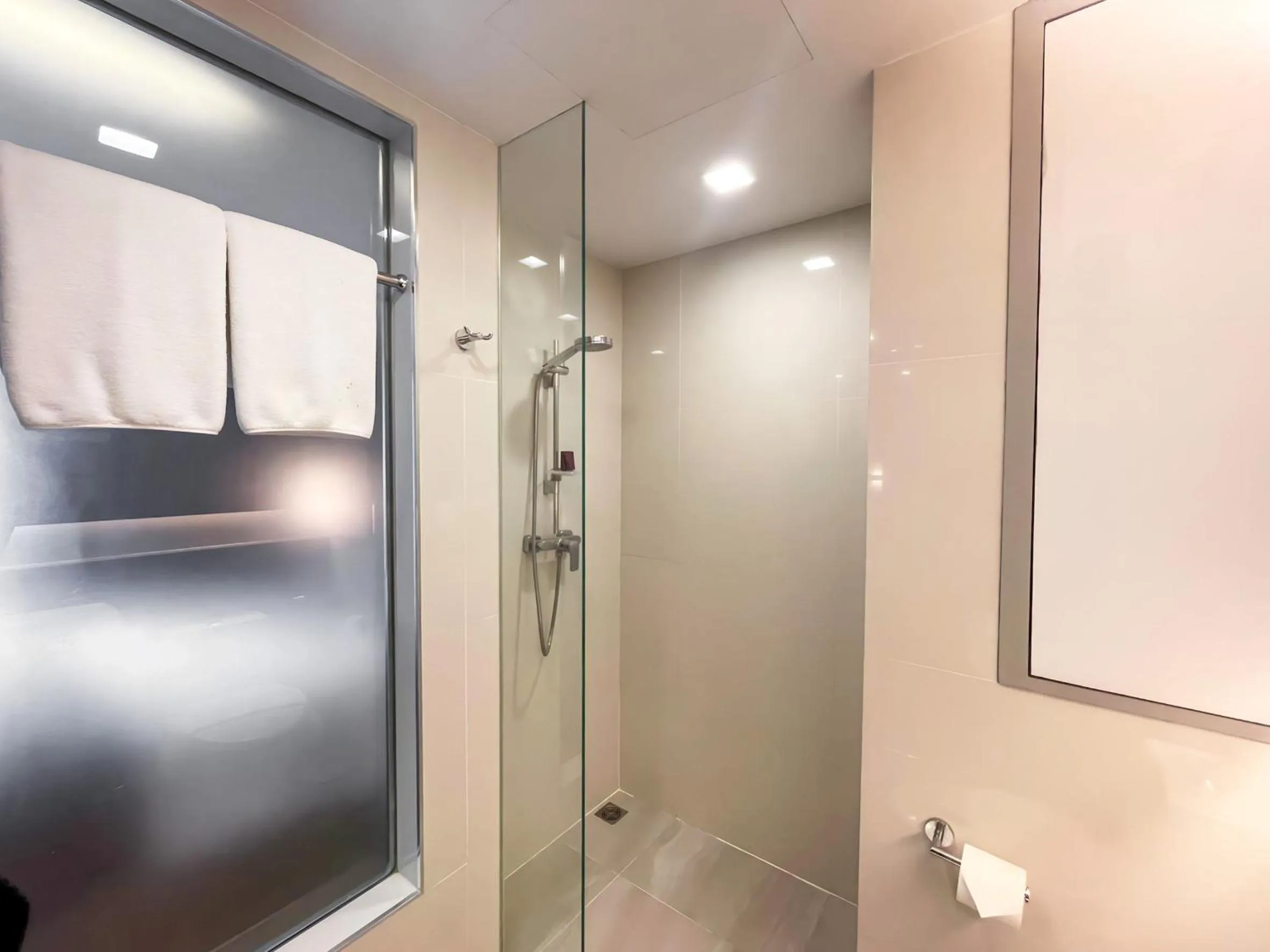Shower in Aspira Sukhumvit