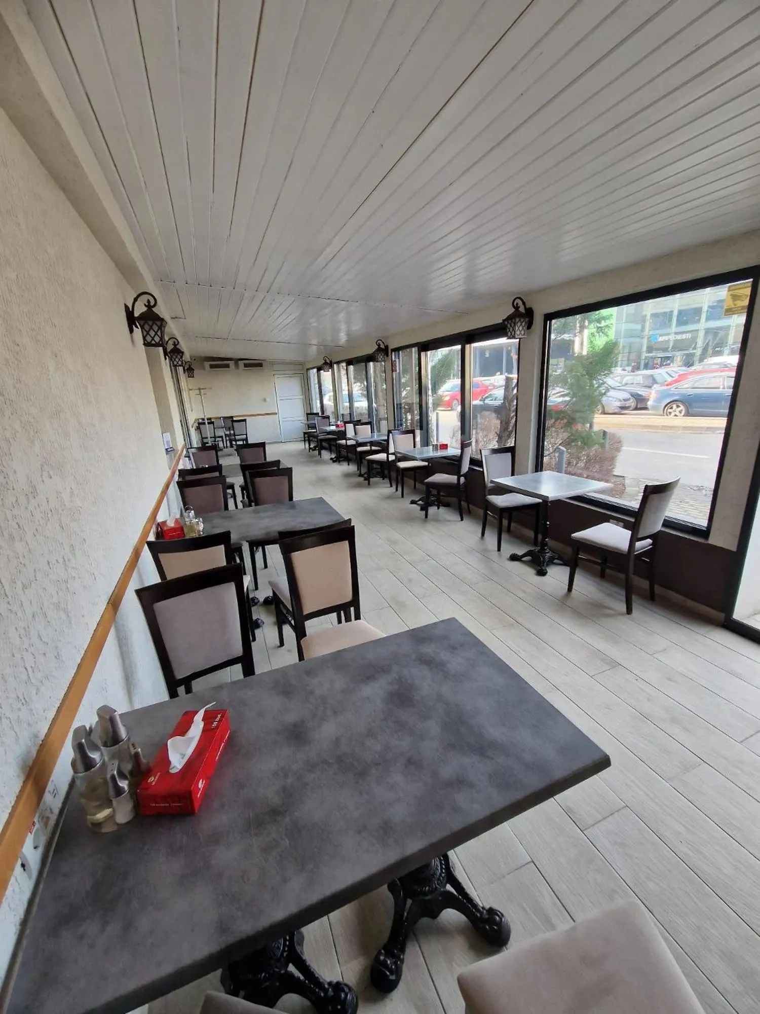 Restaurant/places to eat in Hotel Forum