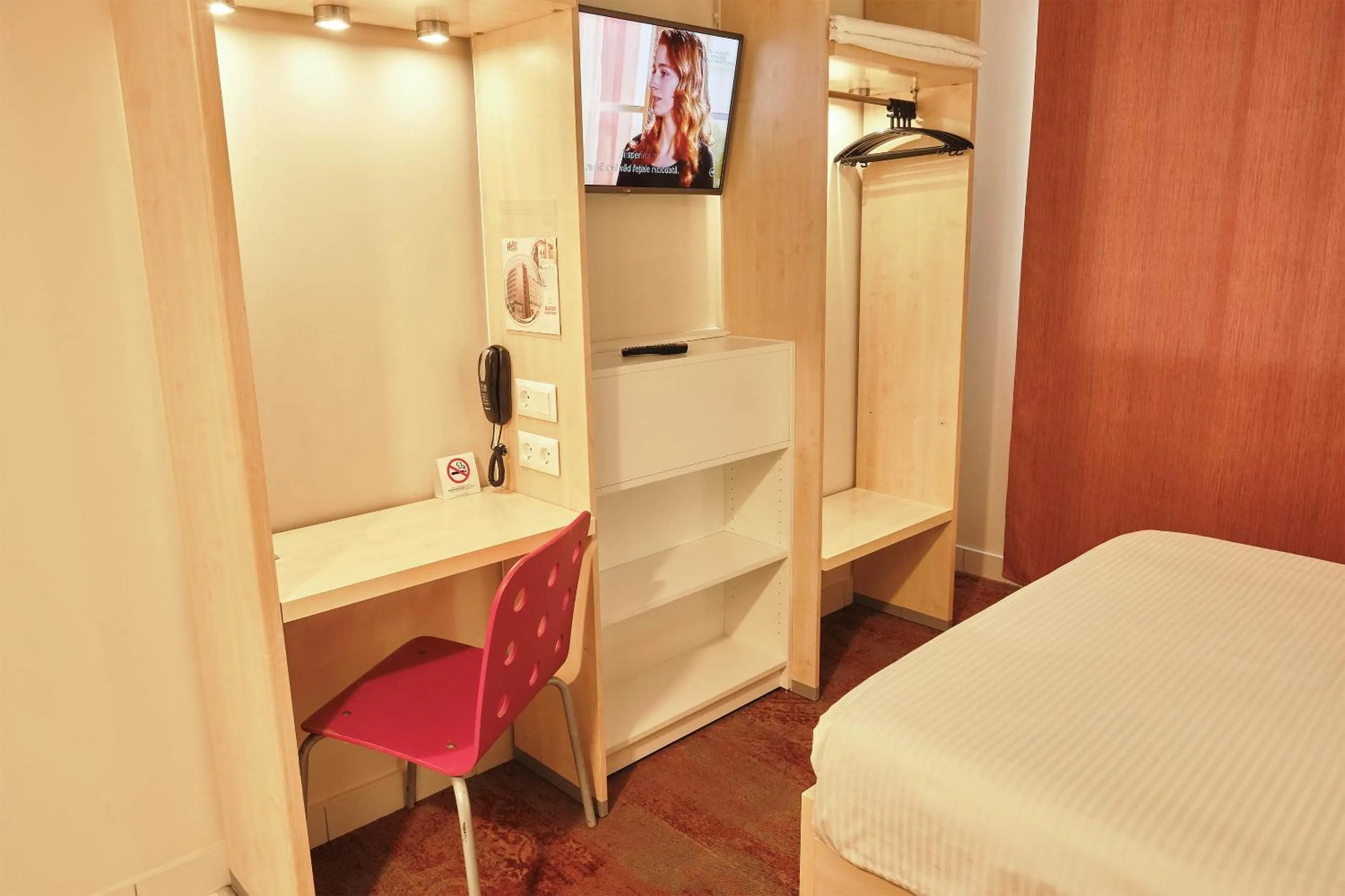 Bed in Hello Hotels Bucuresti Gara de Nord