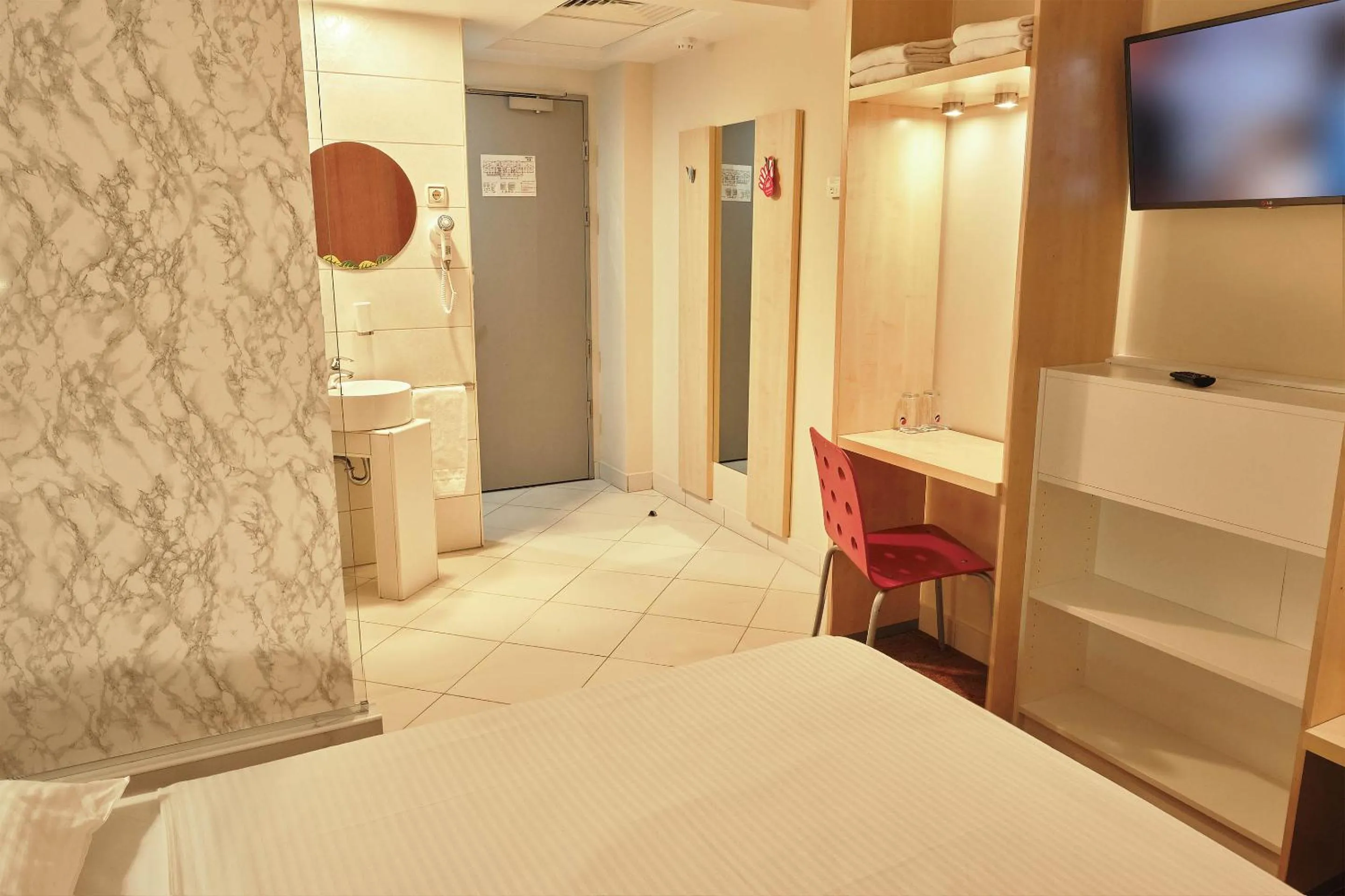 Bed in Hello Hotels Bucuresti Gara de Nord