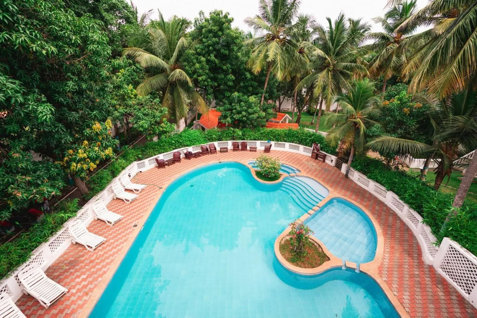 Swimming pool in Shelter Beach Resort