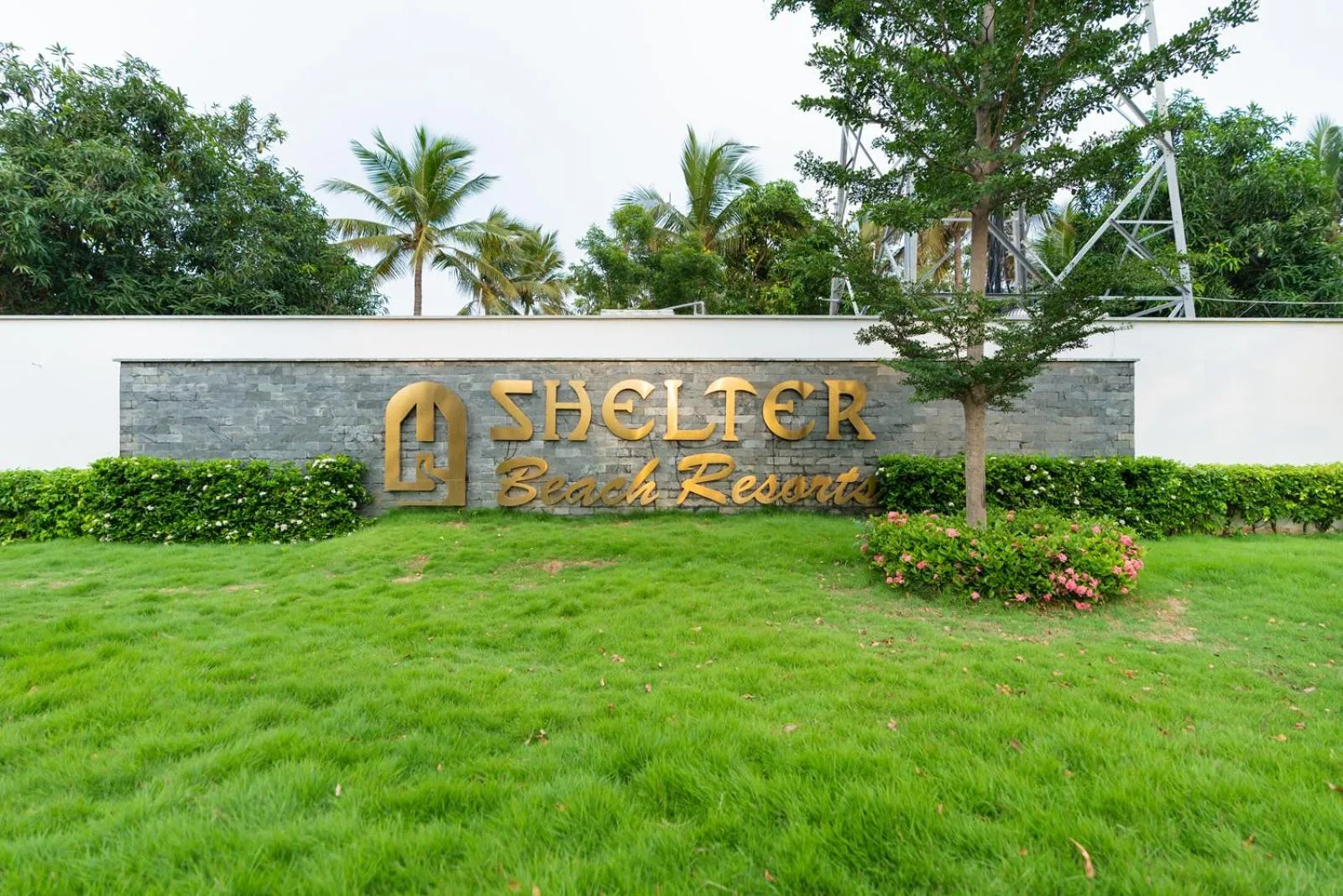 Facade/entrance in Shelter Beach Resort