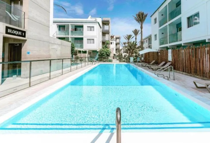 Elegant apartment next to the sea!
