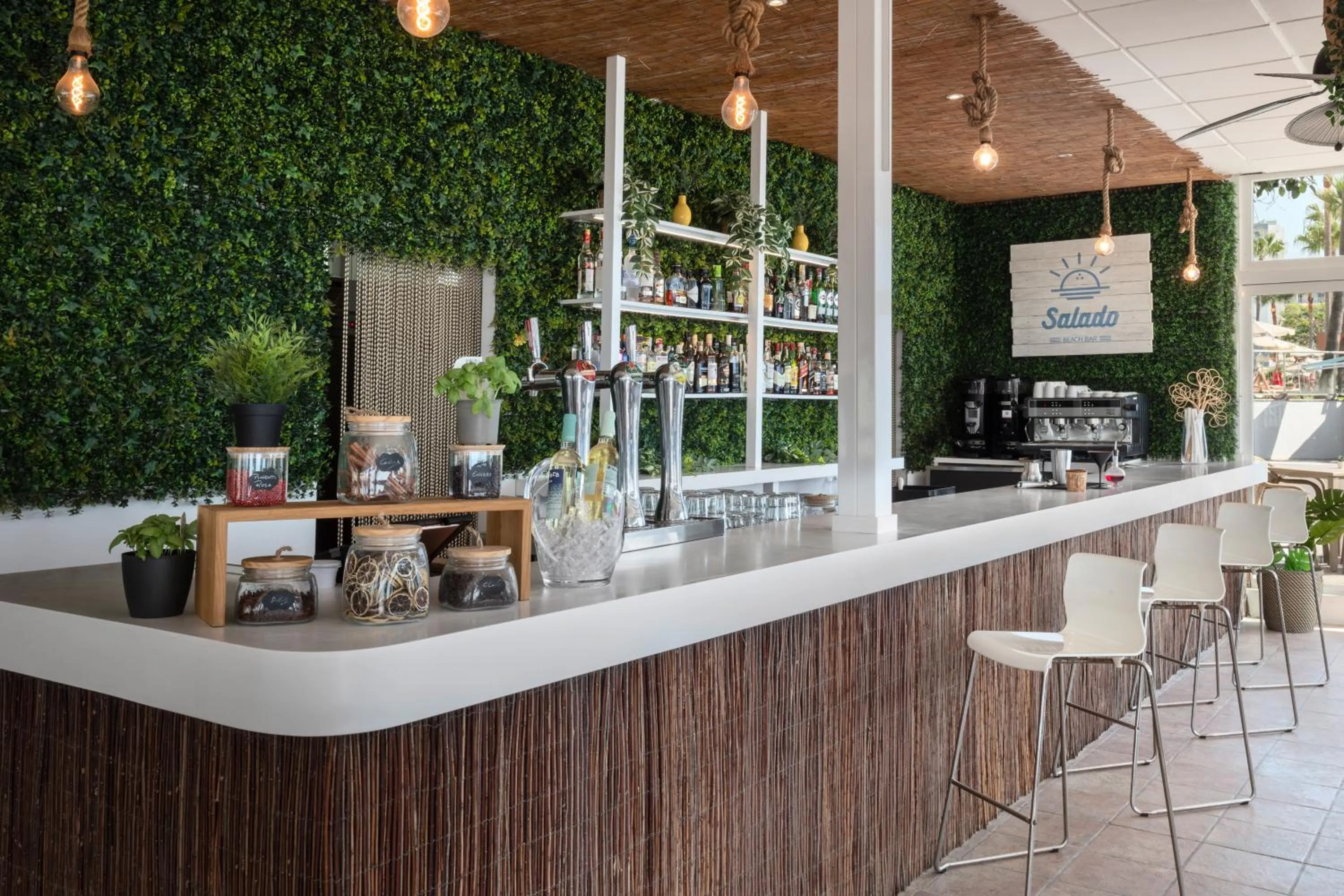 Restaurant/places to eat in Sol Puerto Marina