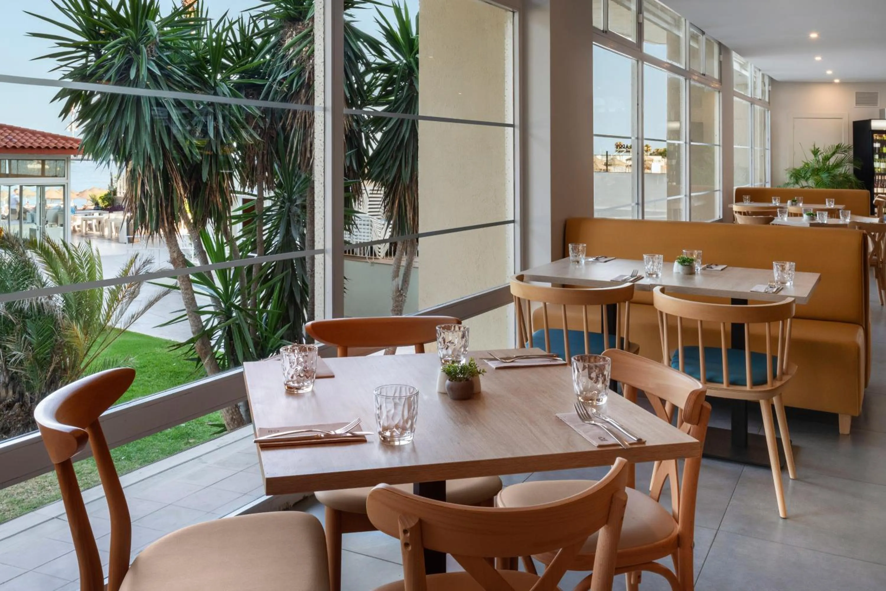 Restaurant/places to eat in Sol Puerto Marina