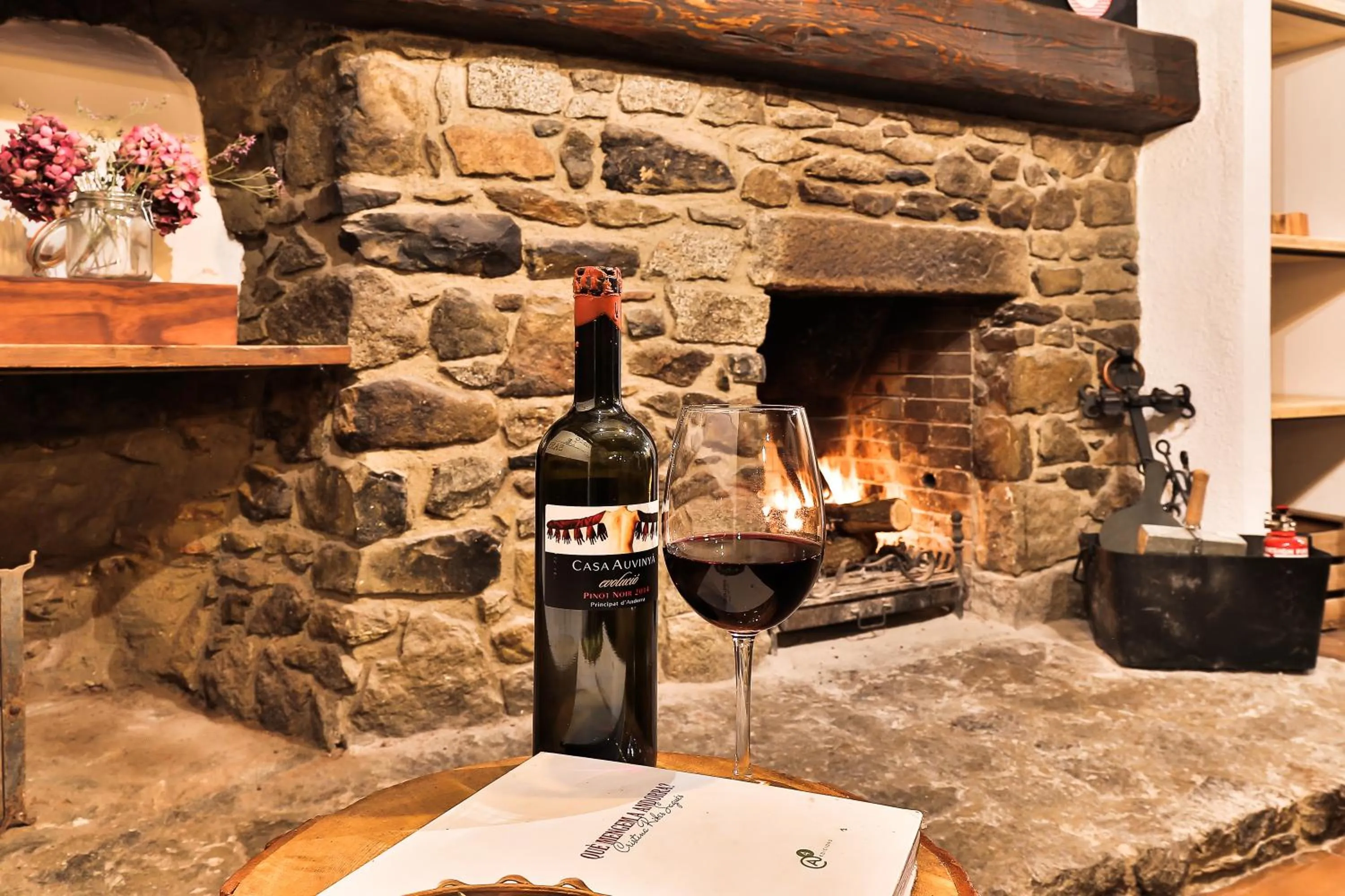 Communal lounge/ TV room in Hostal Cisco de Sans