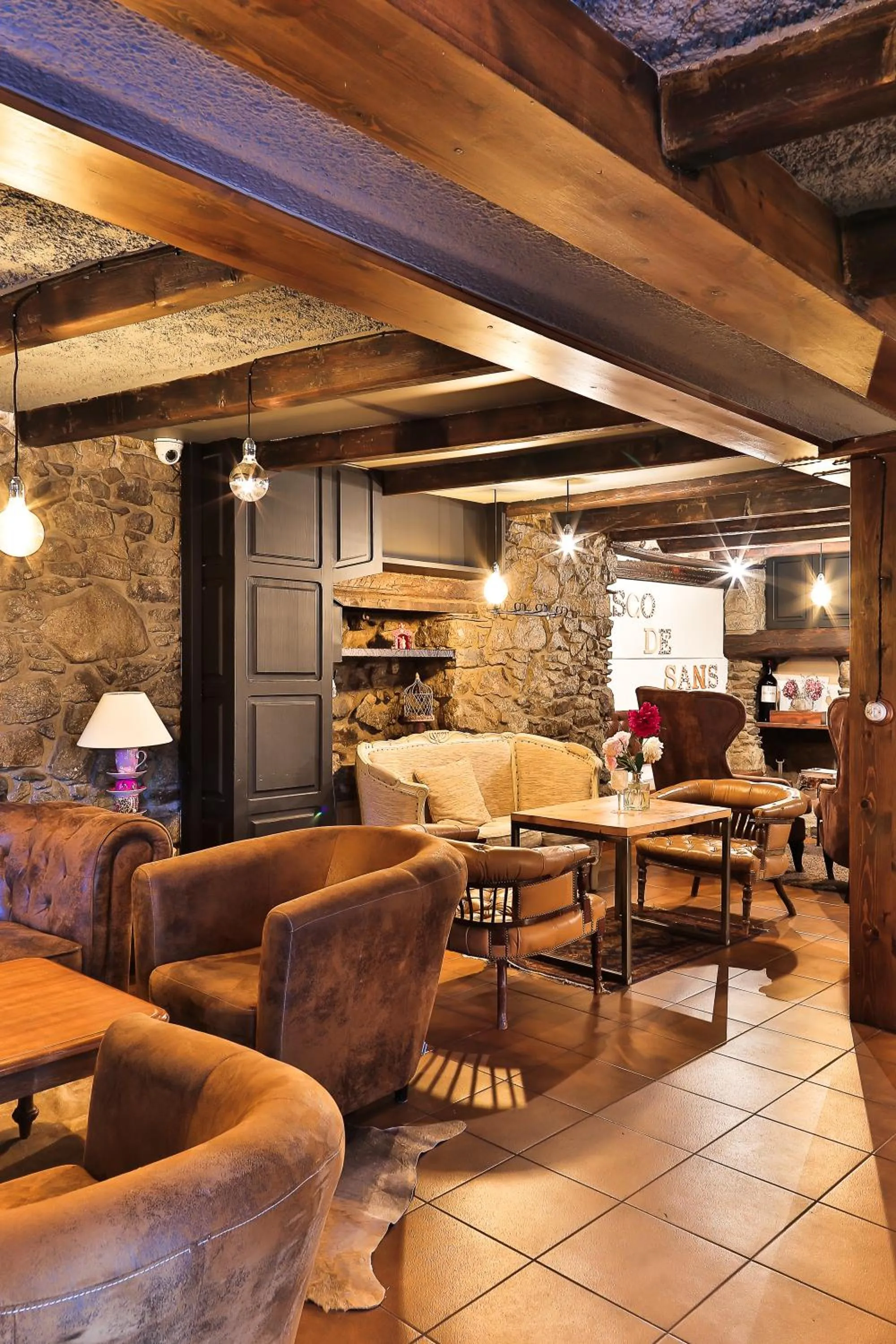 Communal lounge/ TV room in Hostal Cisco de Sans