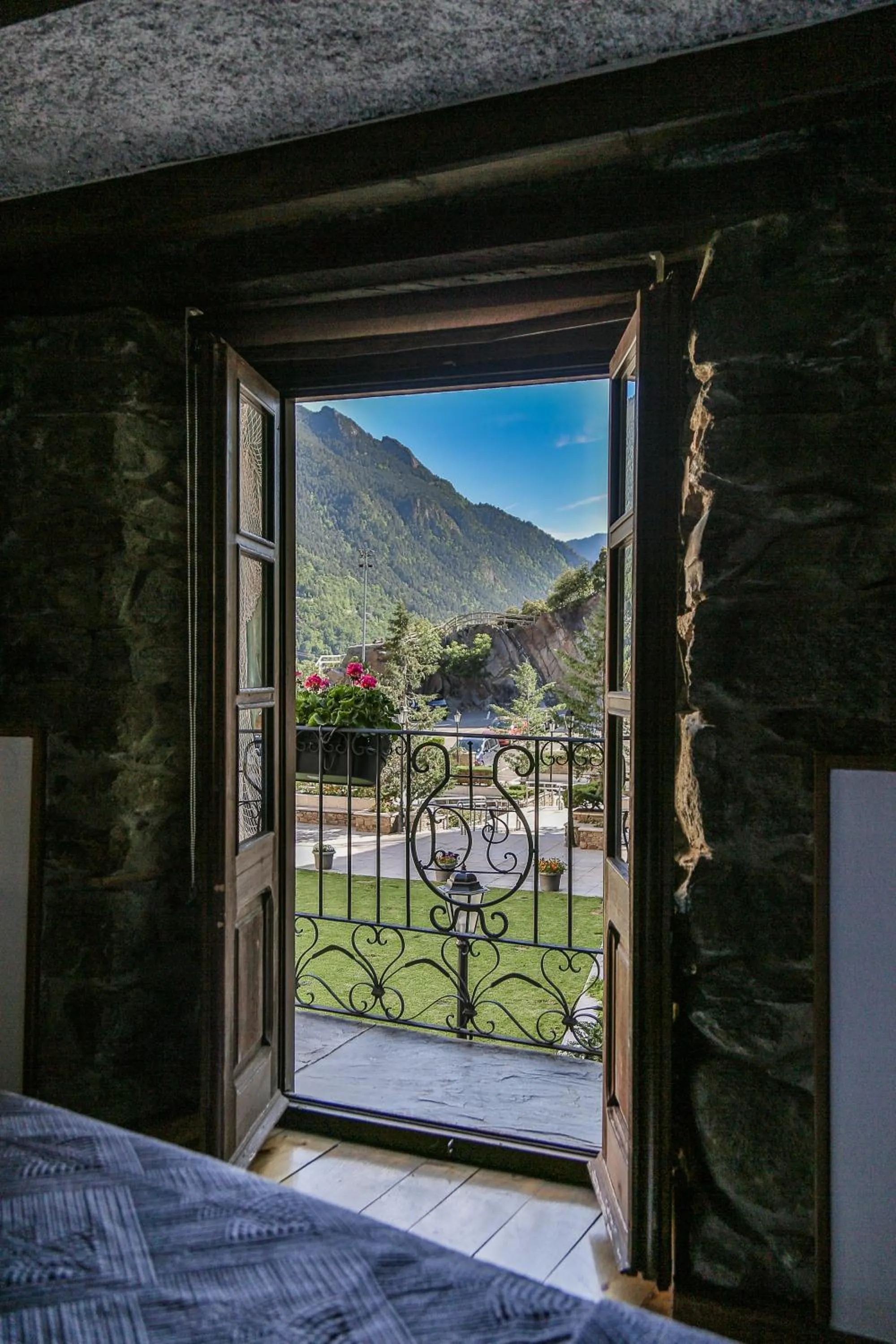Photo of the whole room, Bed in Hostal Cisco de Sans