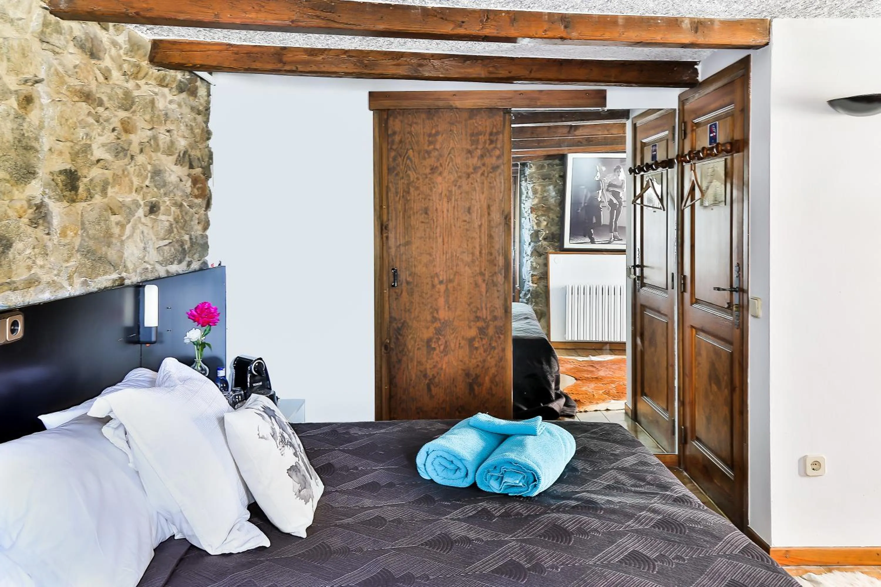 Photo of the whole room, Bed in Hostal Cisco de Sans