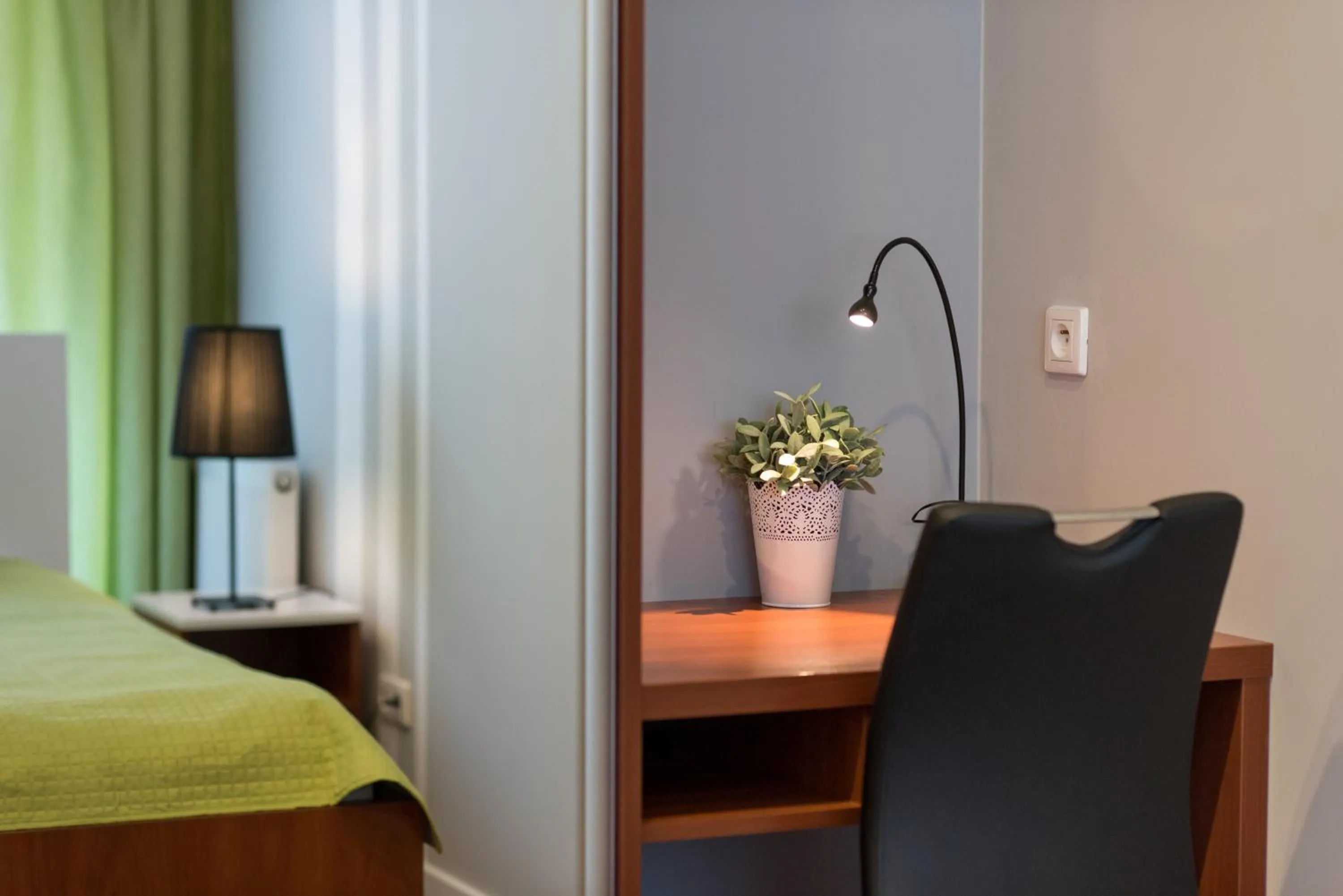 Seating area, Bed in River Boulevards Apartment