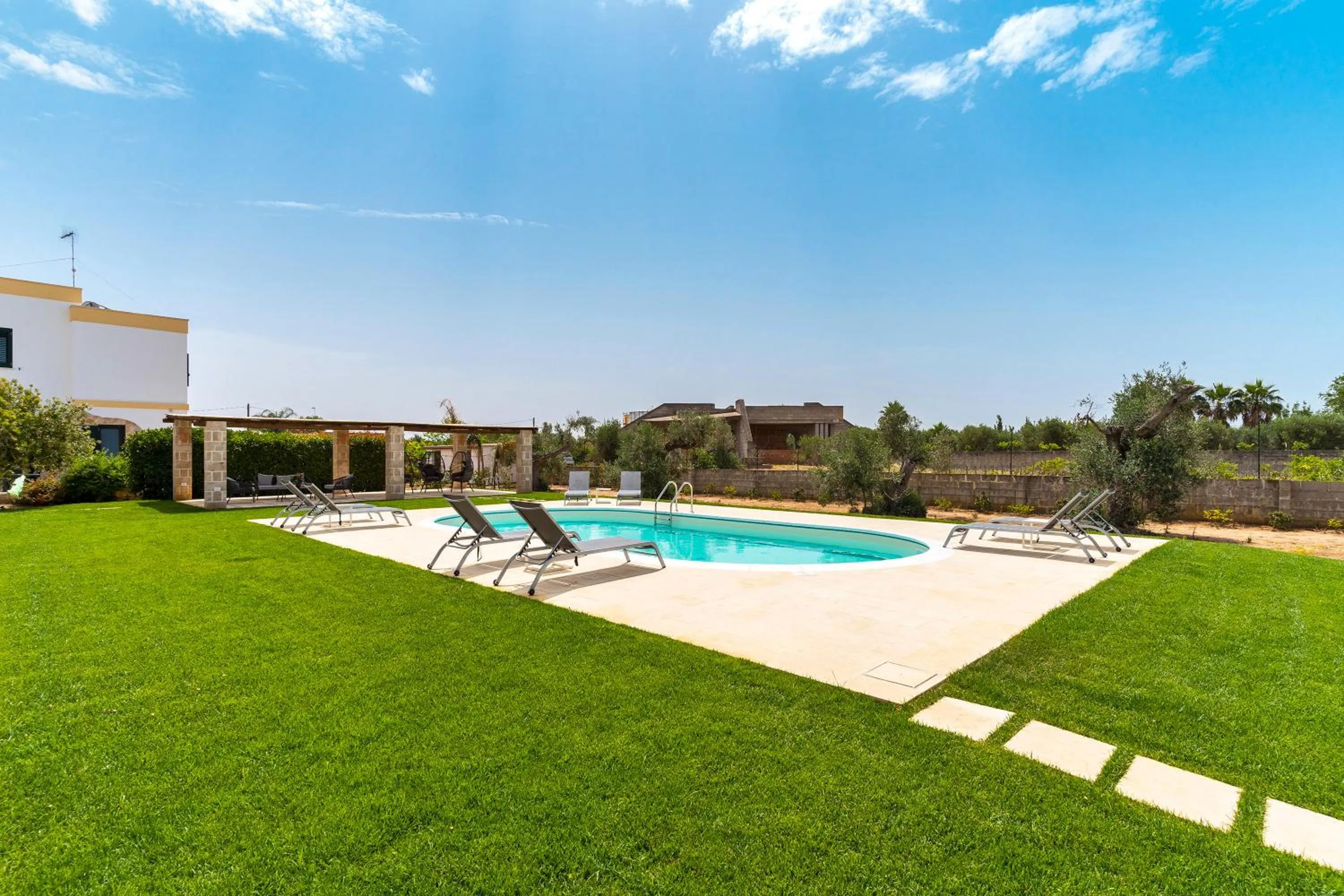 Swimming pool in B&B Rosa Dei Venti
