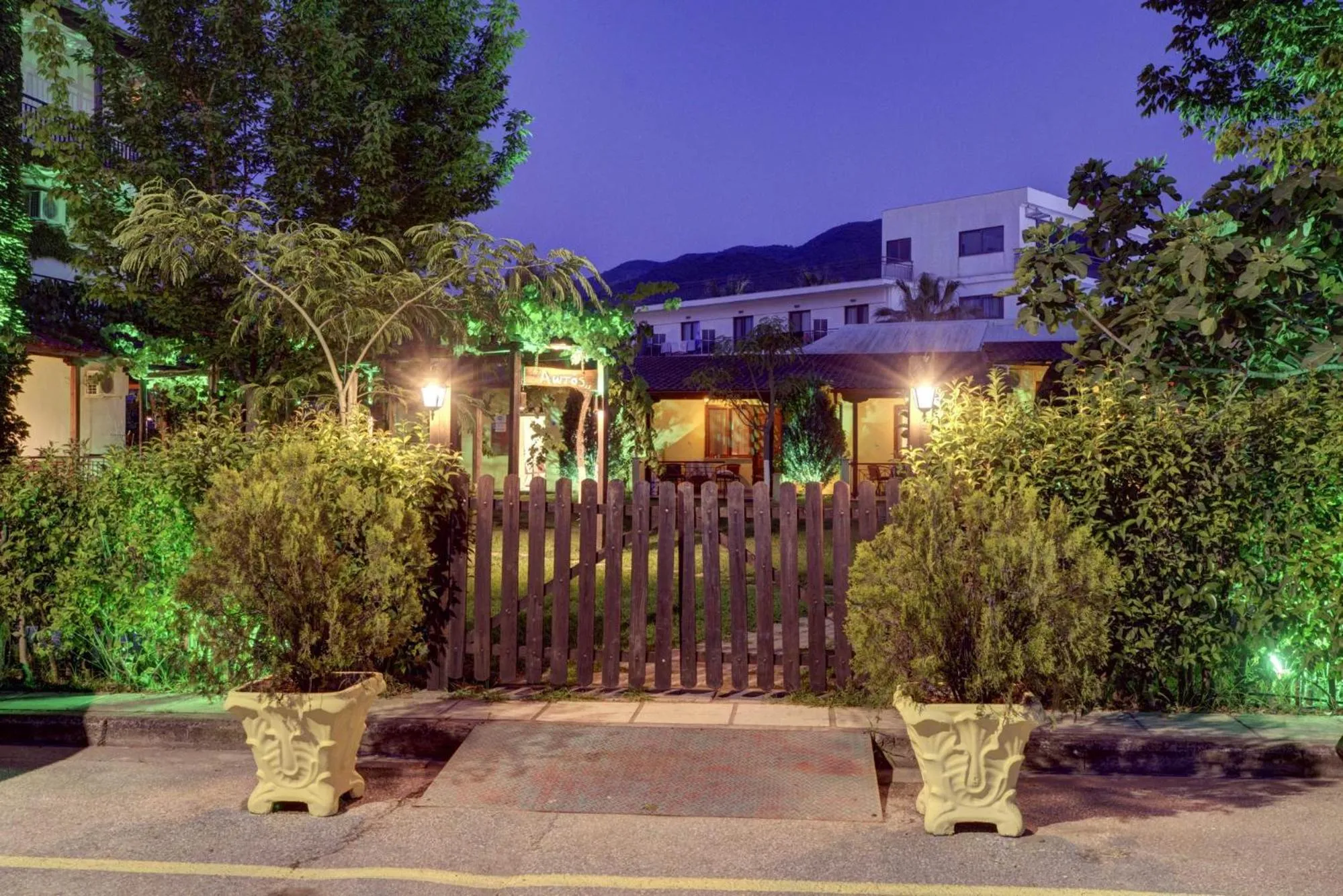 Lotos Apartments