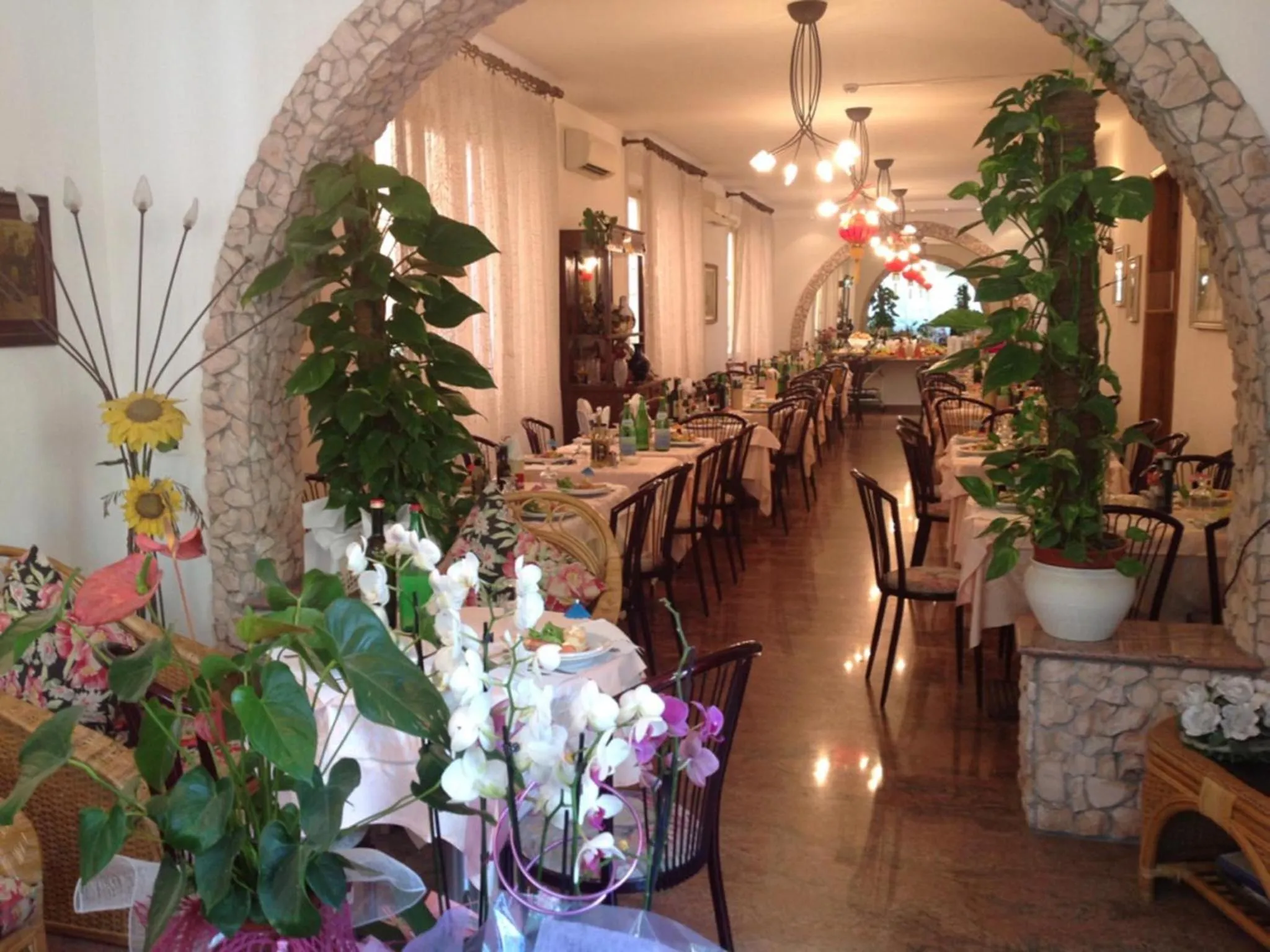 Restaurant/places to eat in Hotel Pensione Ornella