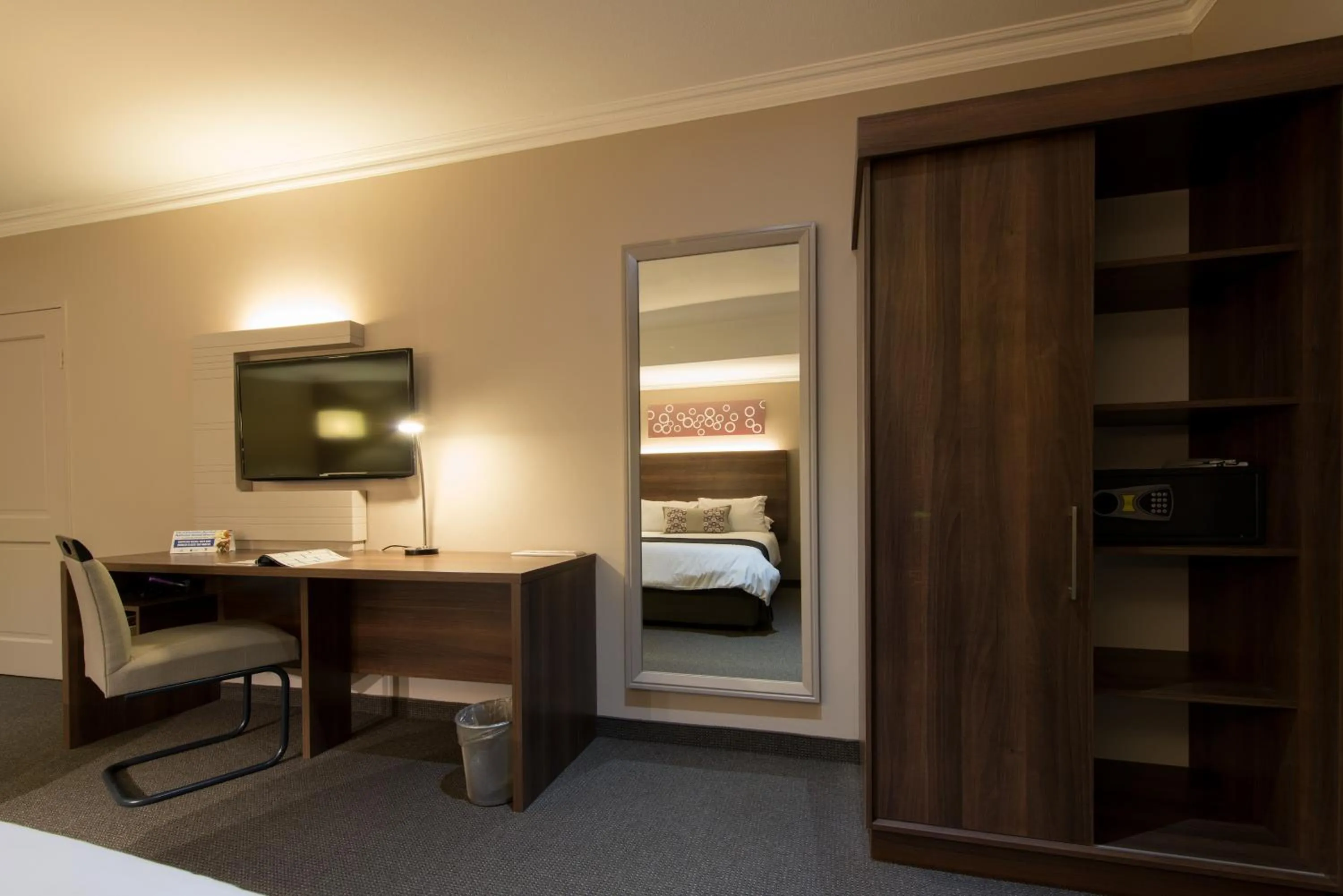 Bedroom, Bed in Birchwood Hotel and OR Tambo Conference Centre