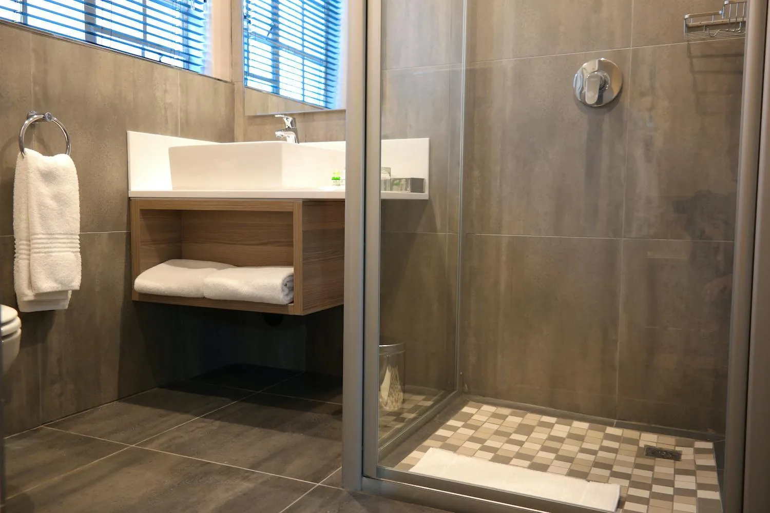 Shower in Birchwood Hotel and OR Tambo Conference Centre