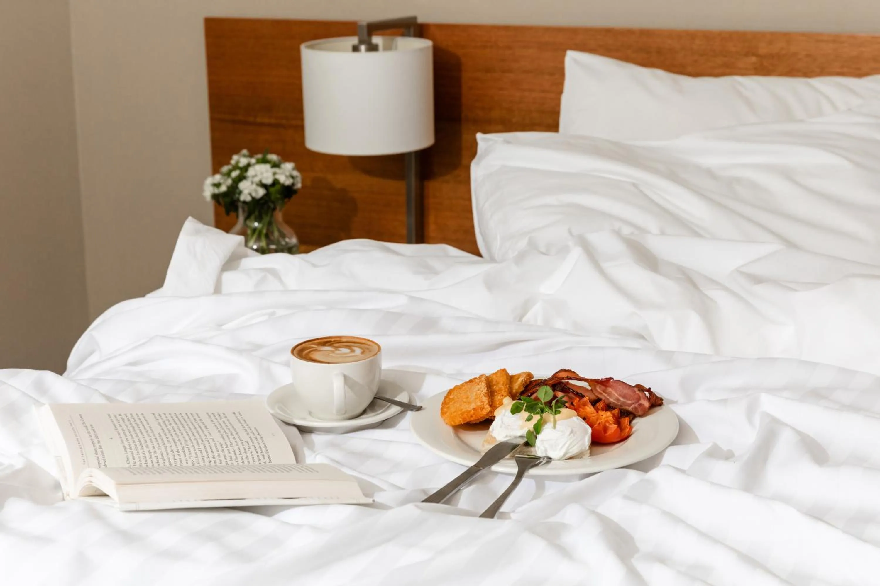 Breakfast, Bed in The Old Woolstore Apartment Hotel