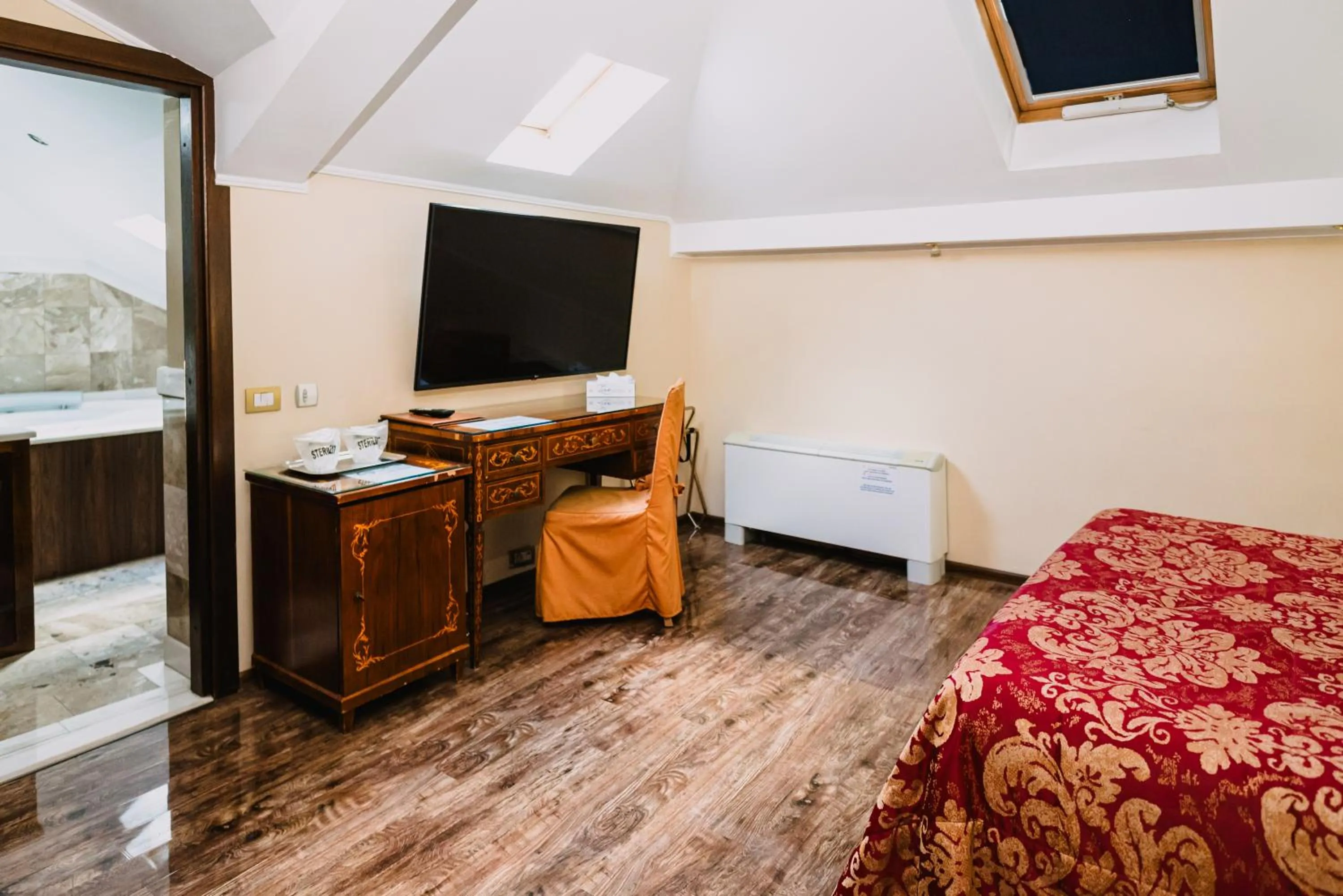 TV and multimedia, Bed in Vigo Hotel