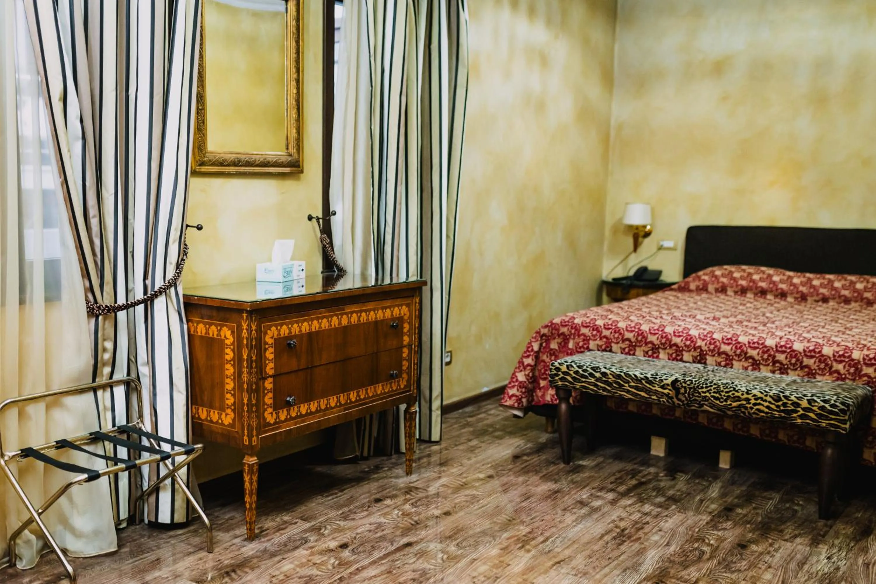 Photo of the whole room, Bed in Vigo Hotel